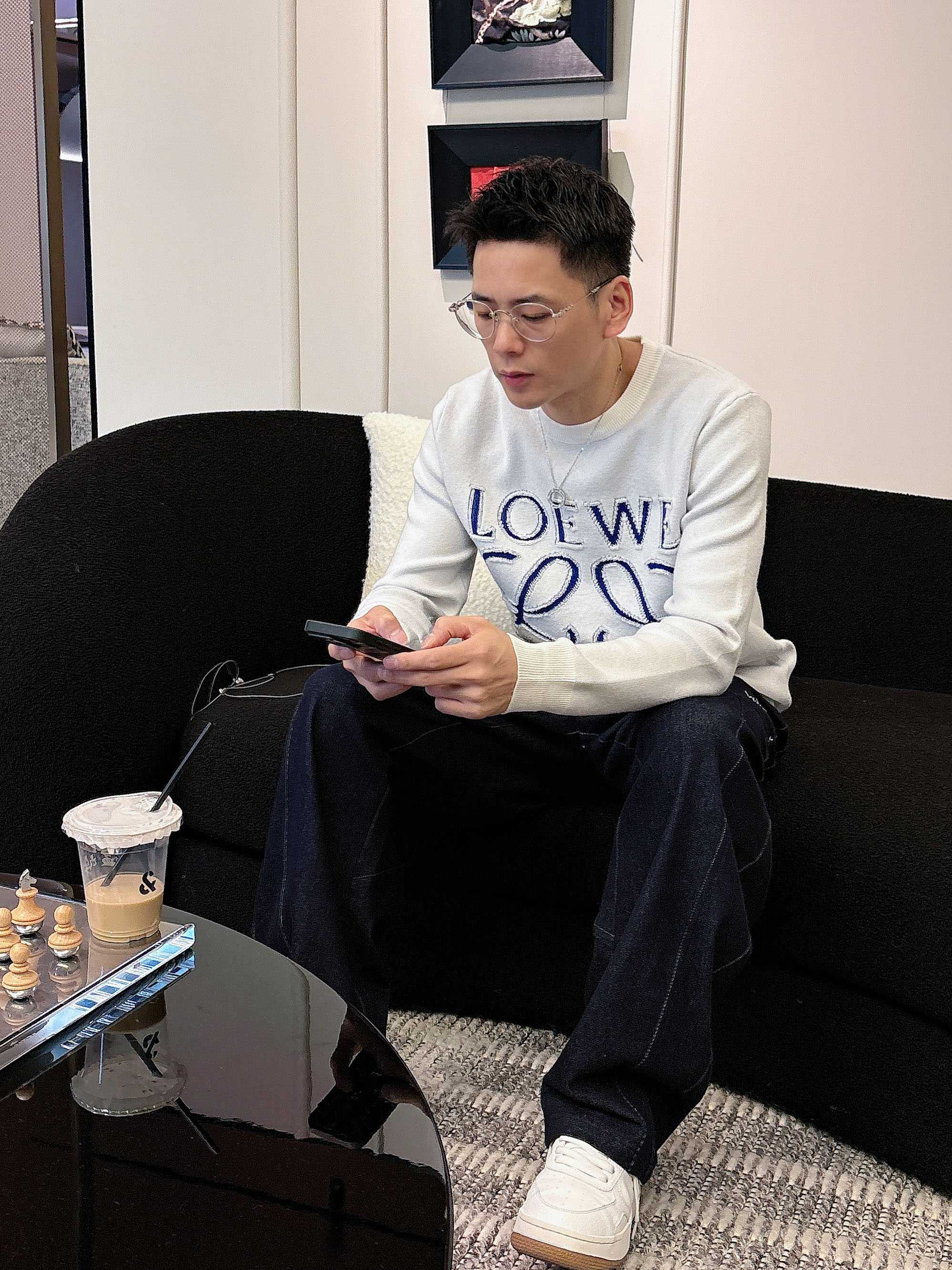 · 罗意威loewe 2025官网秋冬季最新款圆领毛衣，专柜同步在售爆款！特供羊毛混纺面料.手感舒适.可