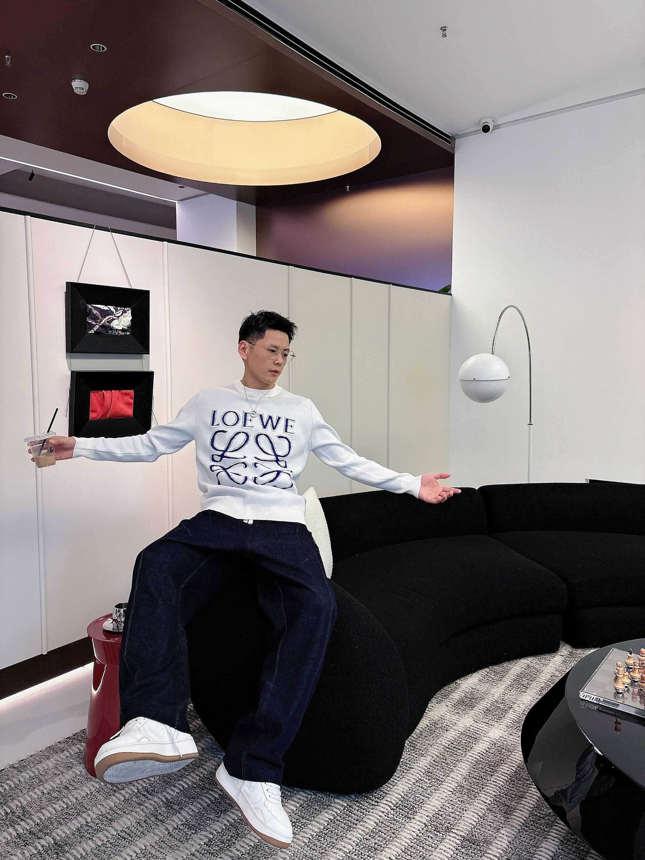 · 罗意威loewe 2025官网秋冬季最新款圆领毛衣，专柜同步在售爆款！特供羊毛混纺面料.手感舒适.可