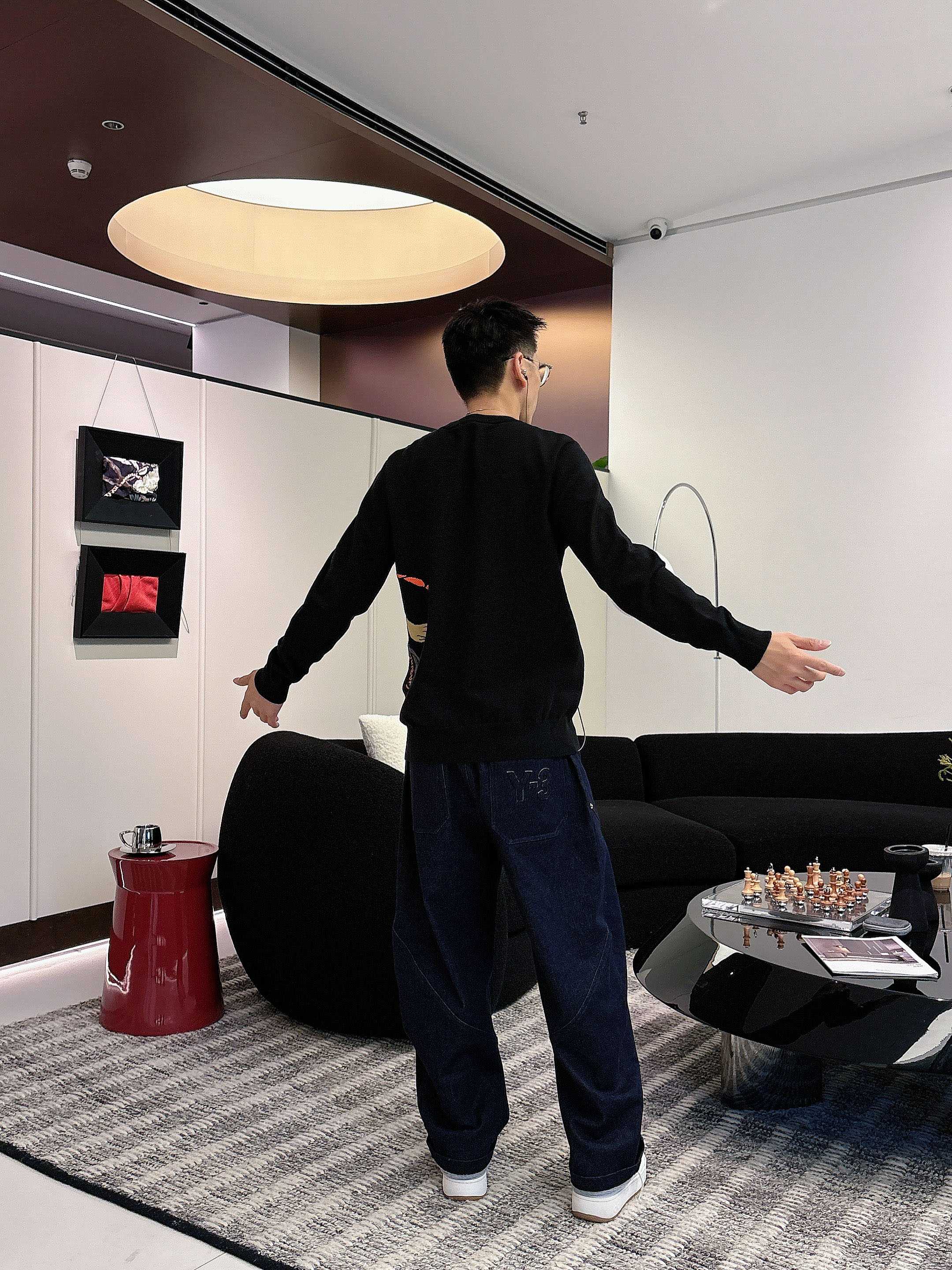 · 巴宝莉bur 2025官网秋冬季最新款圆领毛衣，专柜同步在售爆款！特供羊毛混纺面料.手感舒适.可直接