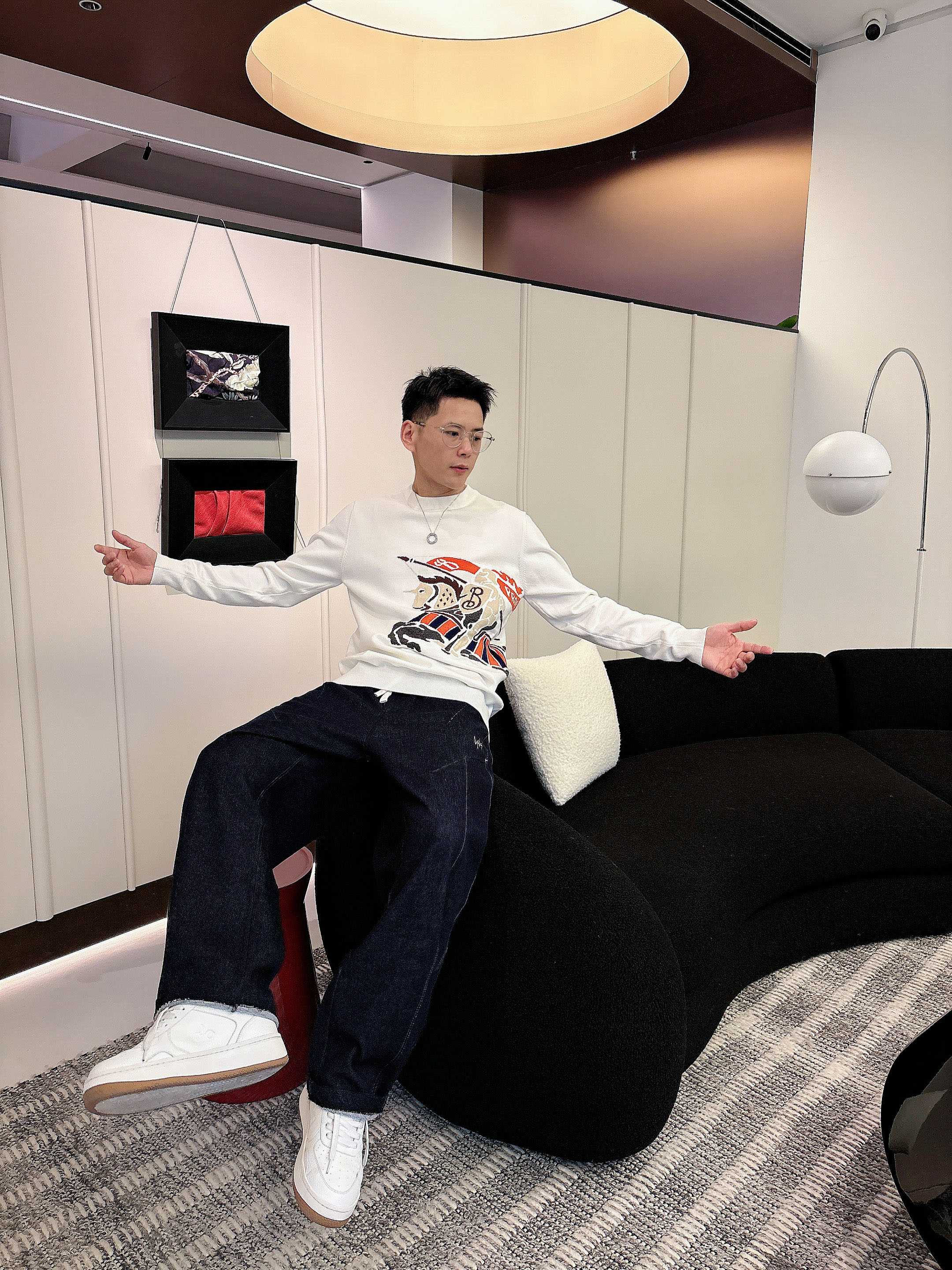 · 巴宝莉bur 2025官网秋冬季最新款圆领毛衣，专柜同步在售爆款！特供羊毛混纺面料.手感舒适.可直接