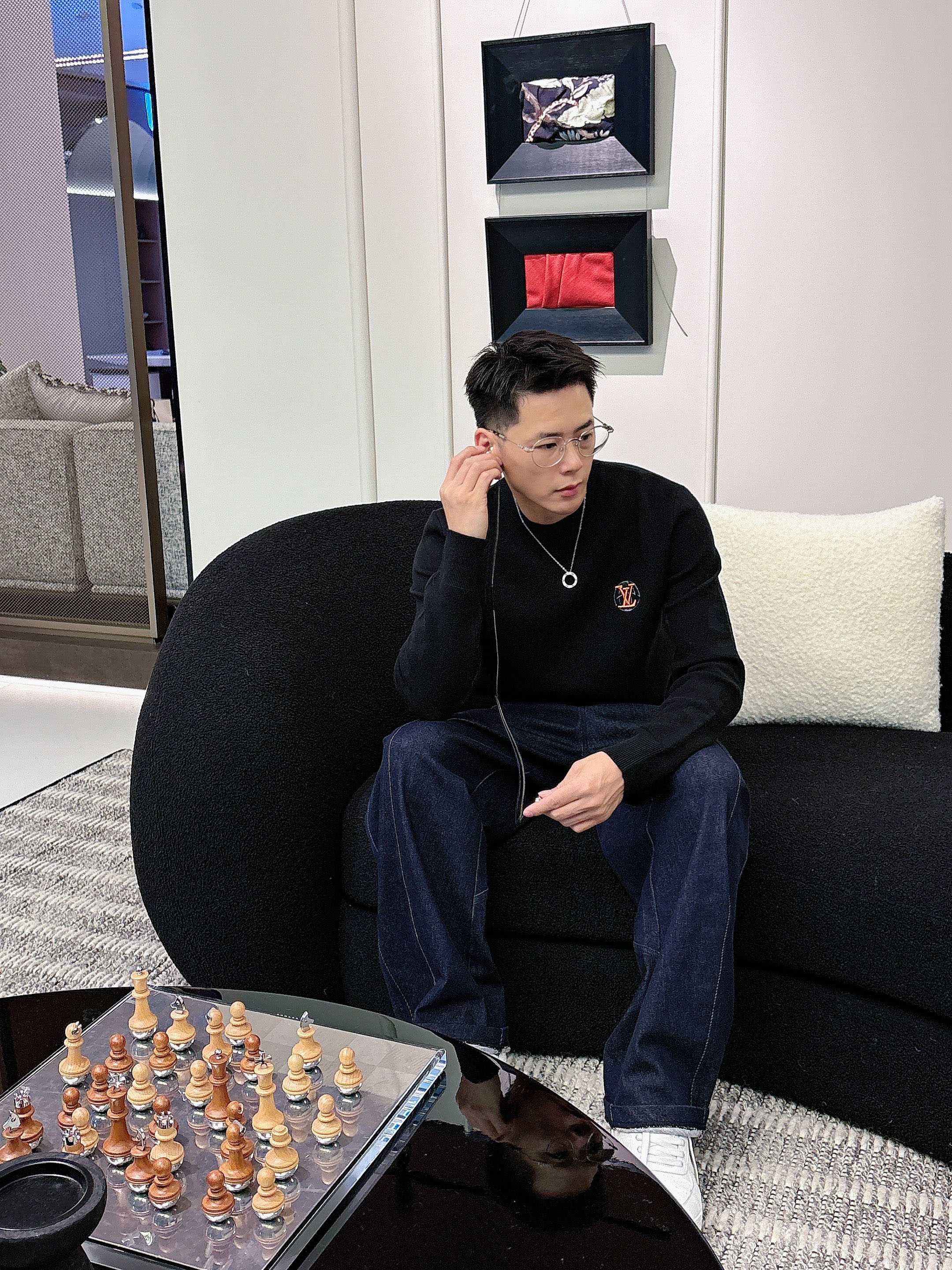 · LV 2025官网秋冬季最新款圆领毛衣，专柜同步在售爆款！特供羊毛混纺面料.手感舒适.可直接接触皮肤