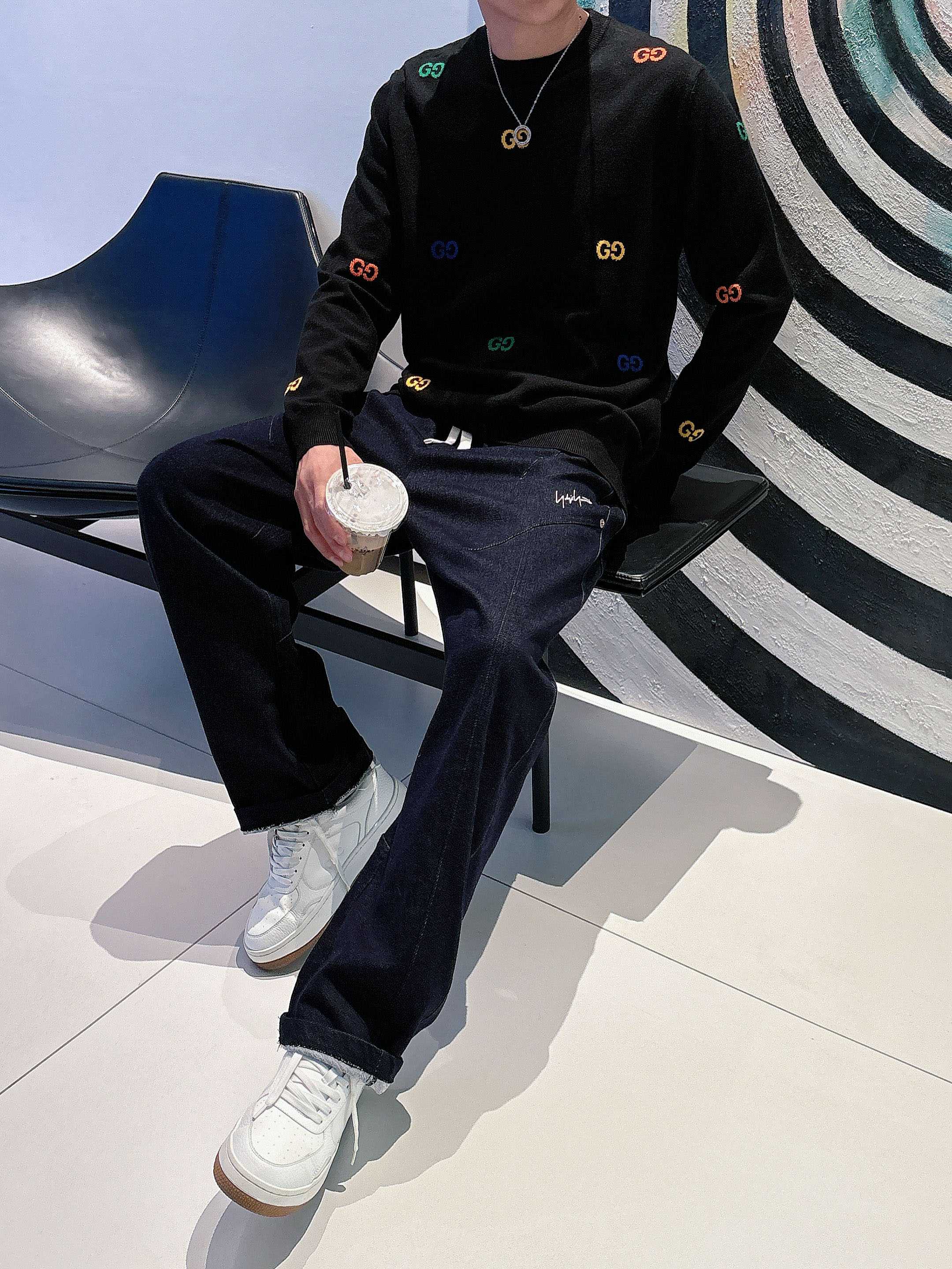 · 古驰Gucci 2025官网秋冬季最新款圆领毛衣，专柜同步在售爆款！特供羊毛混纺面料.手感舒适.可直