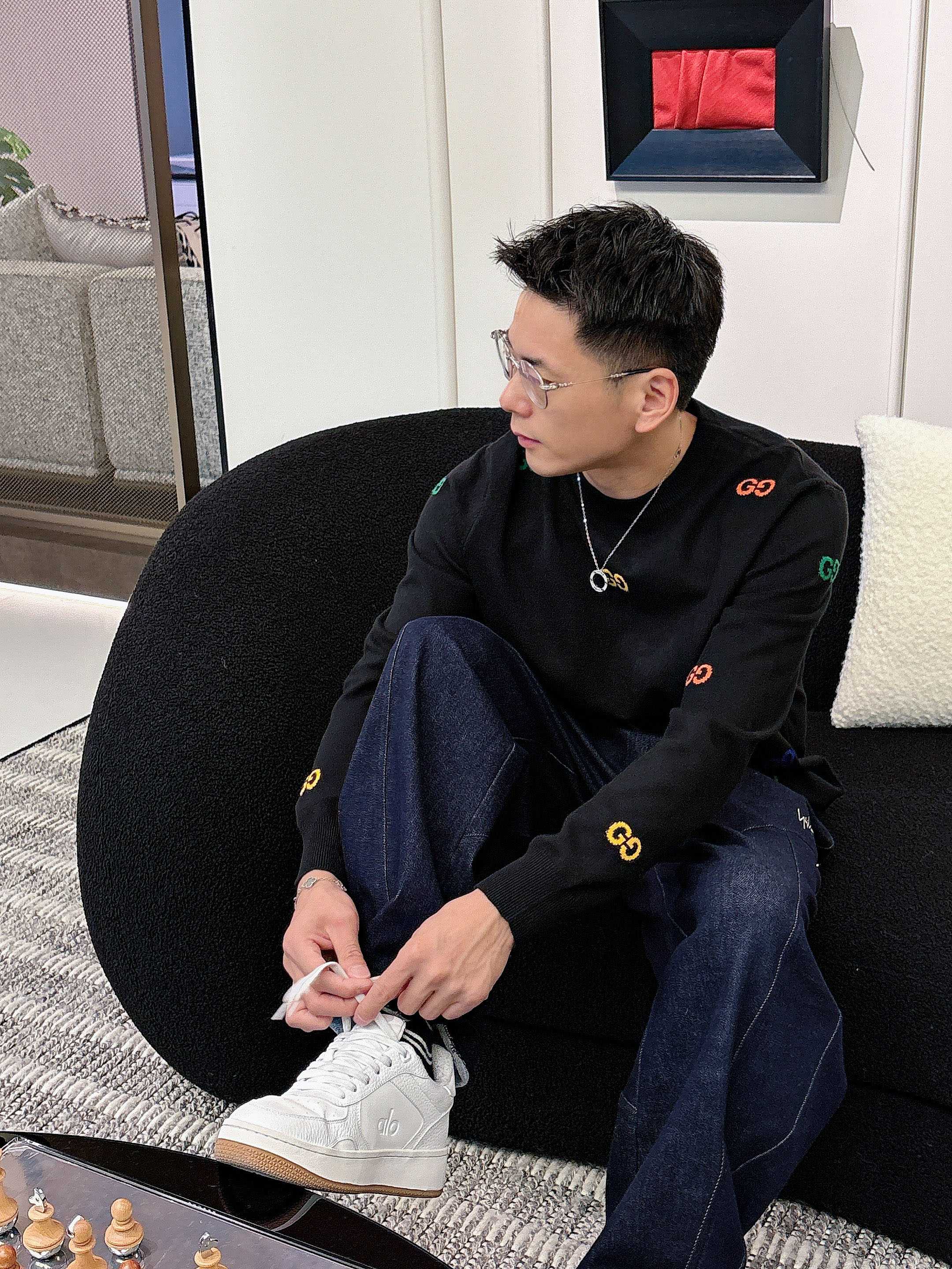 · 古驰Gucci 2025官网秋冬季最新款圆领毛衣，专柜同步在售爆款！特供羊毛混纺面料.手感舒适.可直