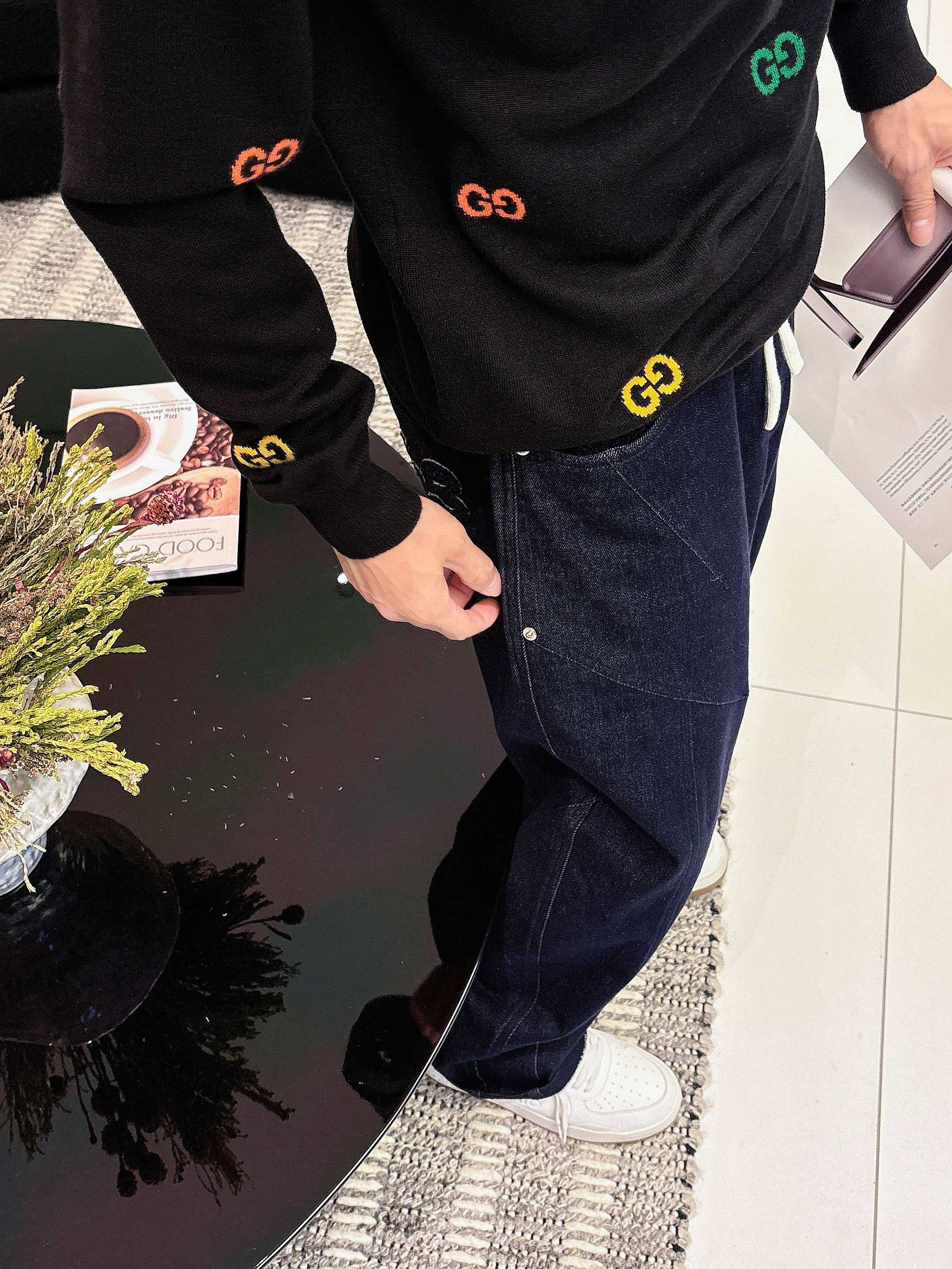 · 古驰Gucci 2025官网秋冬季最新款圆领毛衣，专柜同步在售爆款！特供羊毛混纺面料.手感舒适.可直