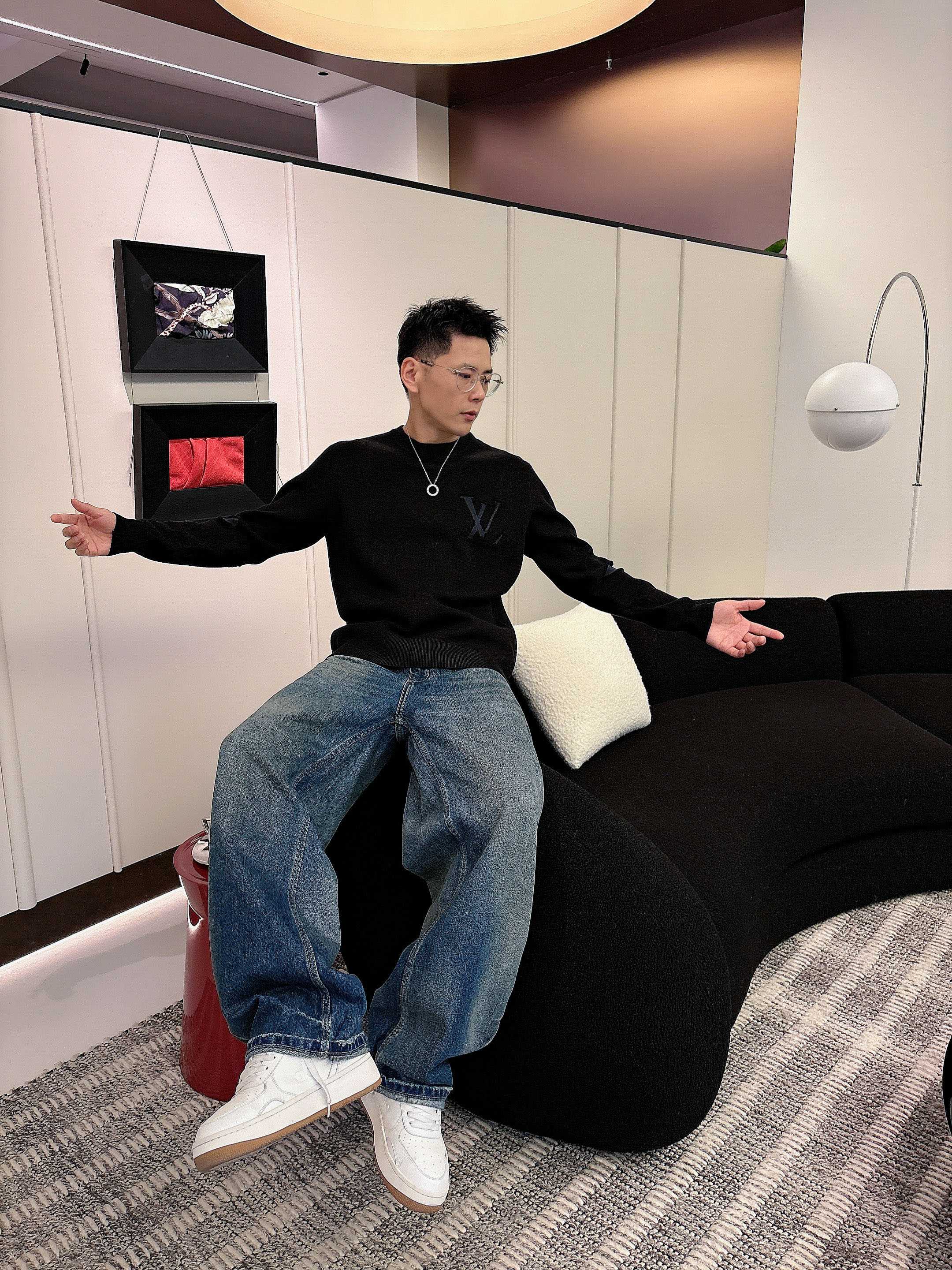 · LV 2025官网秋冬季最新款圆领毛衣，专柜同步在售爆款！特供羊毛混纺面料.手感舒适.可直接接触皮肤