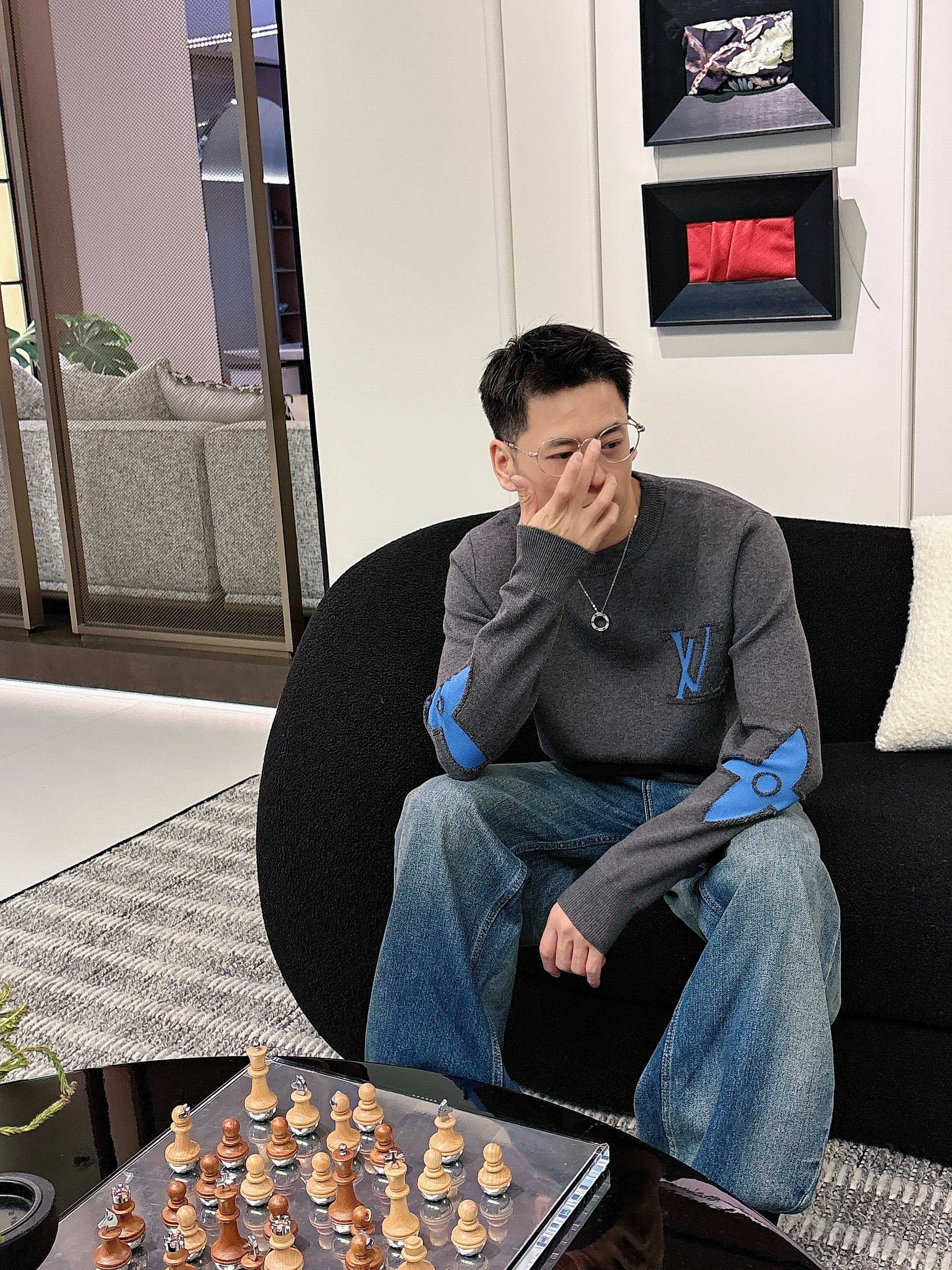 · LV 2025官网秋冬季最新款圆领毛衣，专柜同步在售爆款！特供羊毛混纺面料.手感舒适.可直接接触皮肤