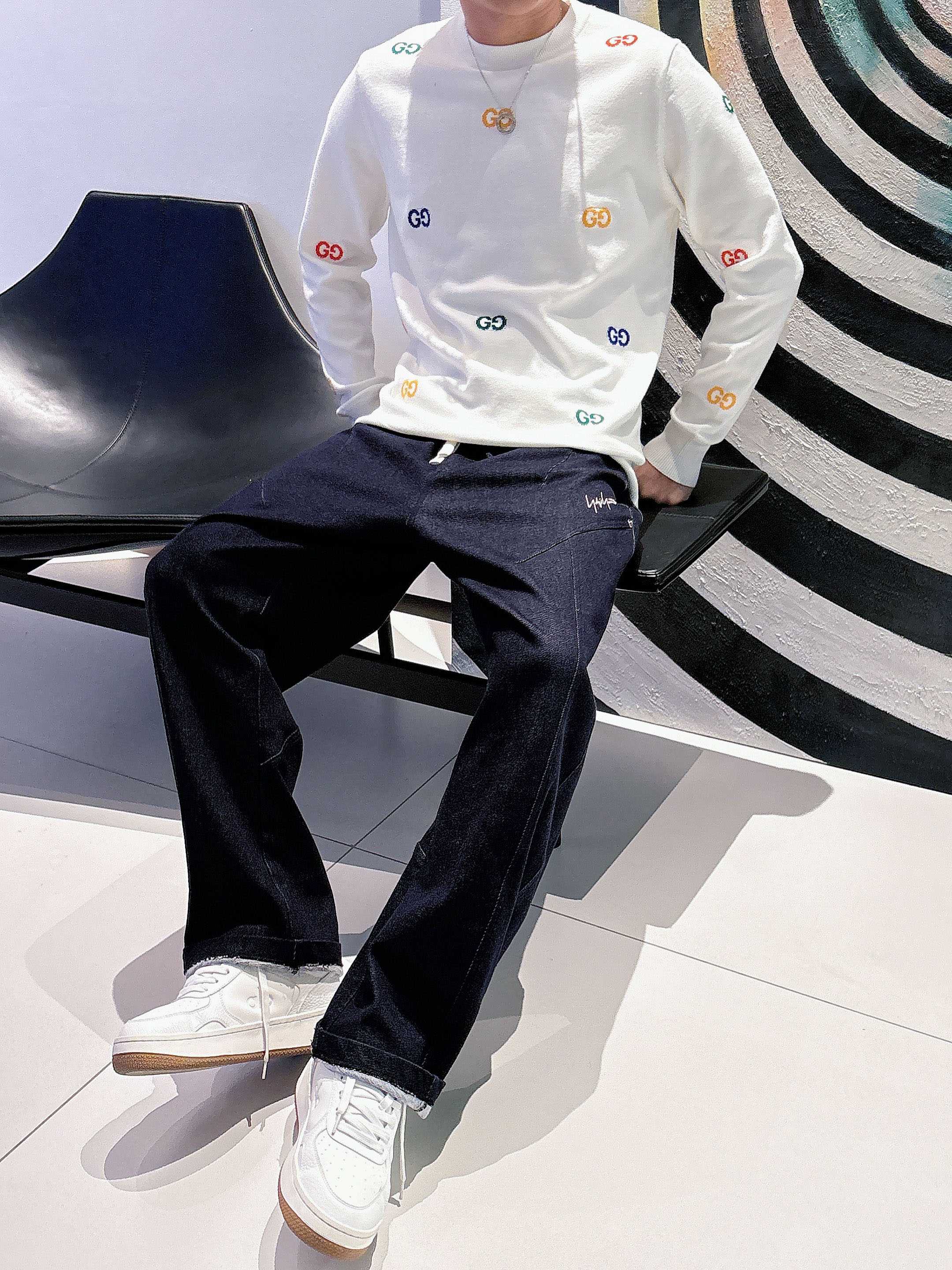 · 古驰Gucci 2025官网秋冬季最新款圆领毛衣，专柜同步在售爆款！特供羊毛混纺面料.手感舒适.可直