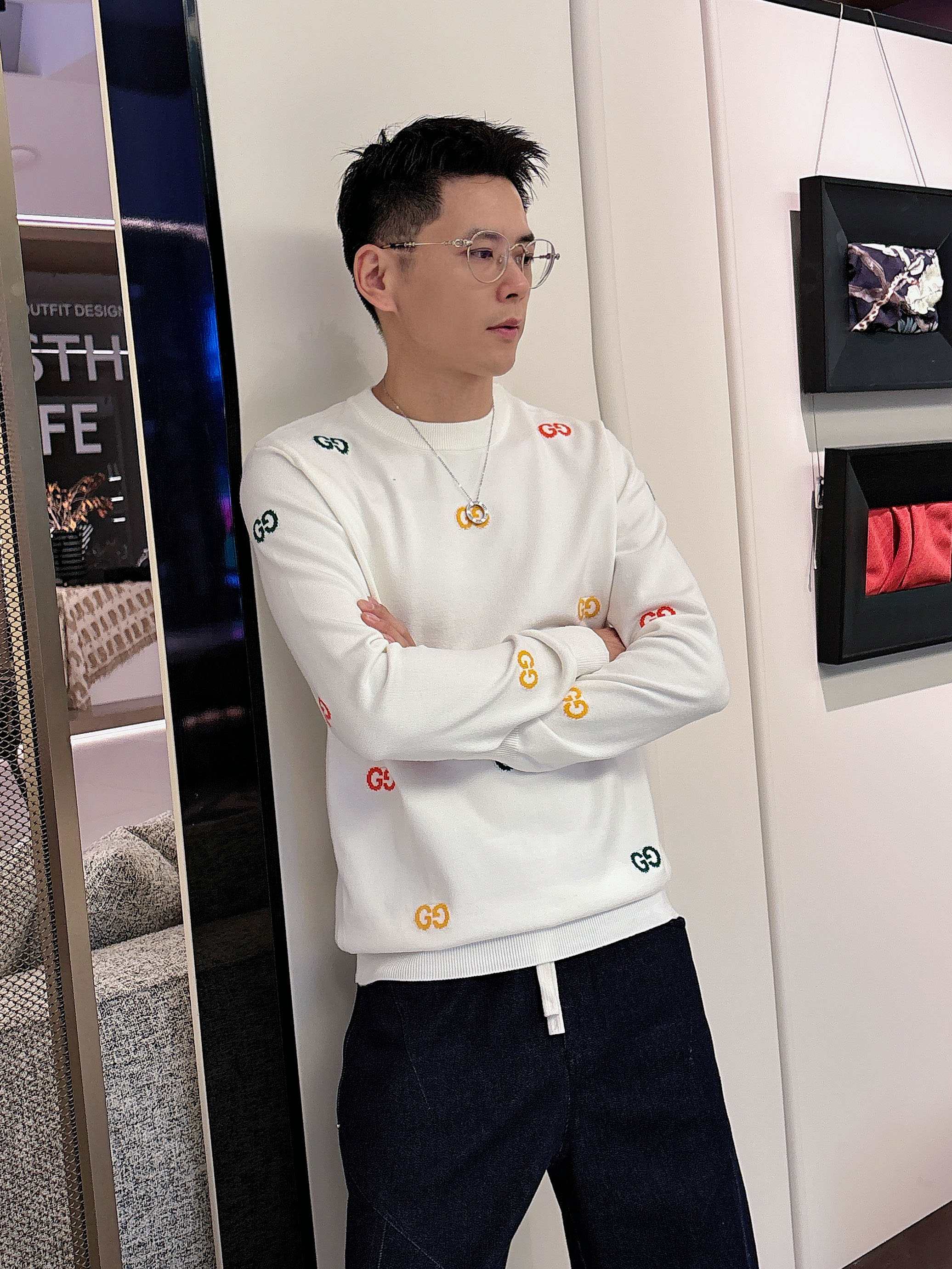 · 古驰Gucci 2025官网秋冬季最新款圆领毛衣，专柜同步在售爆款！特供羊毛混纺面料.手感舒适.可直