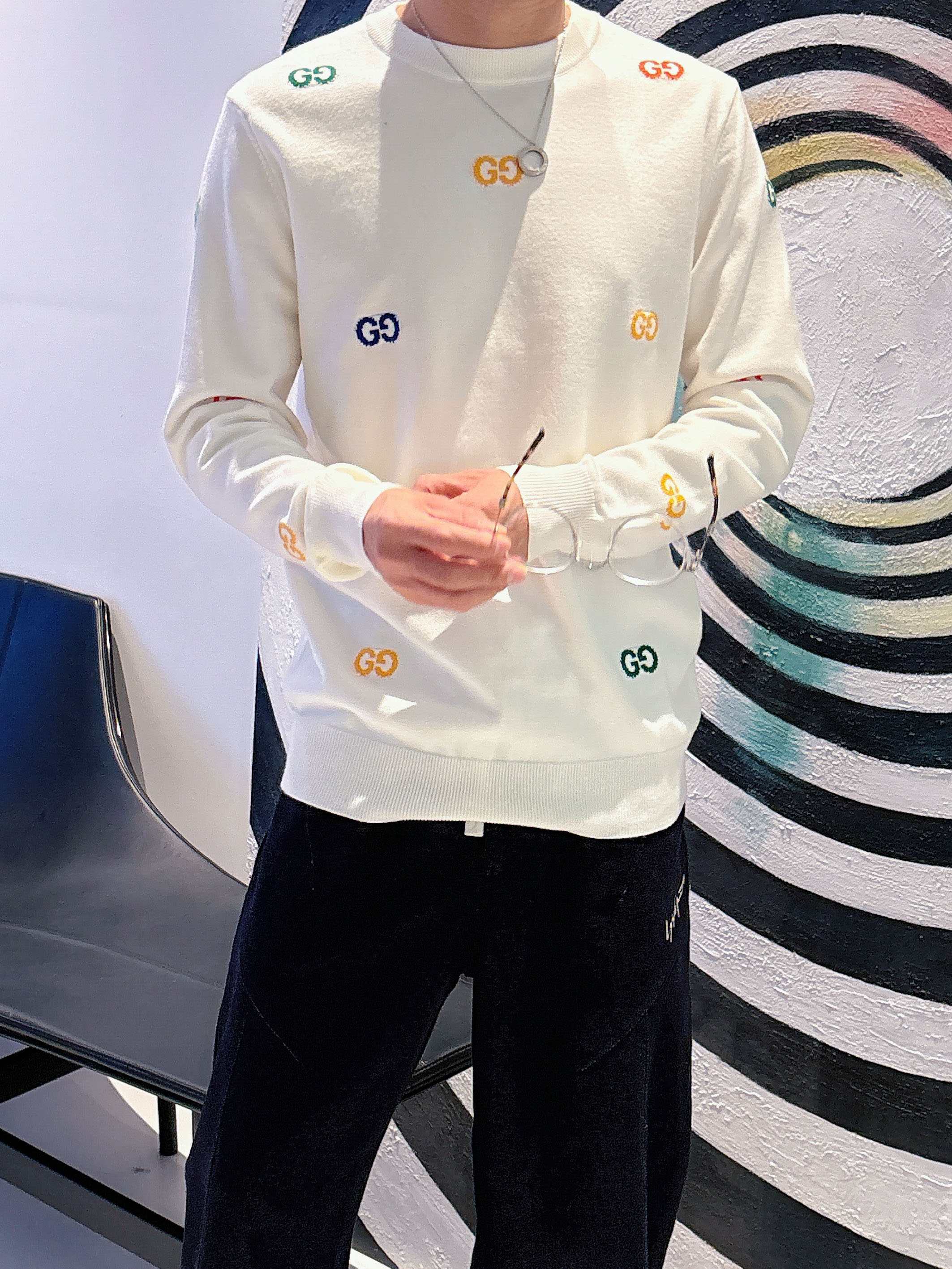 · 古驰Gucci 2025官网秋冬季最新款圆领毛衣，专柜同步在售爆款！特供羊毛混纺面料.手感舒适.可直