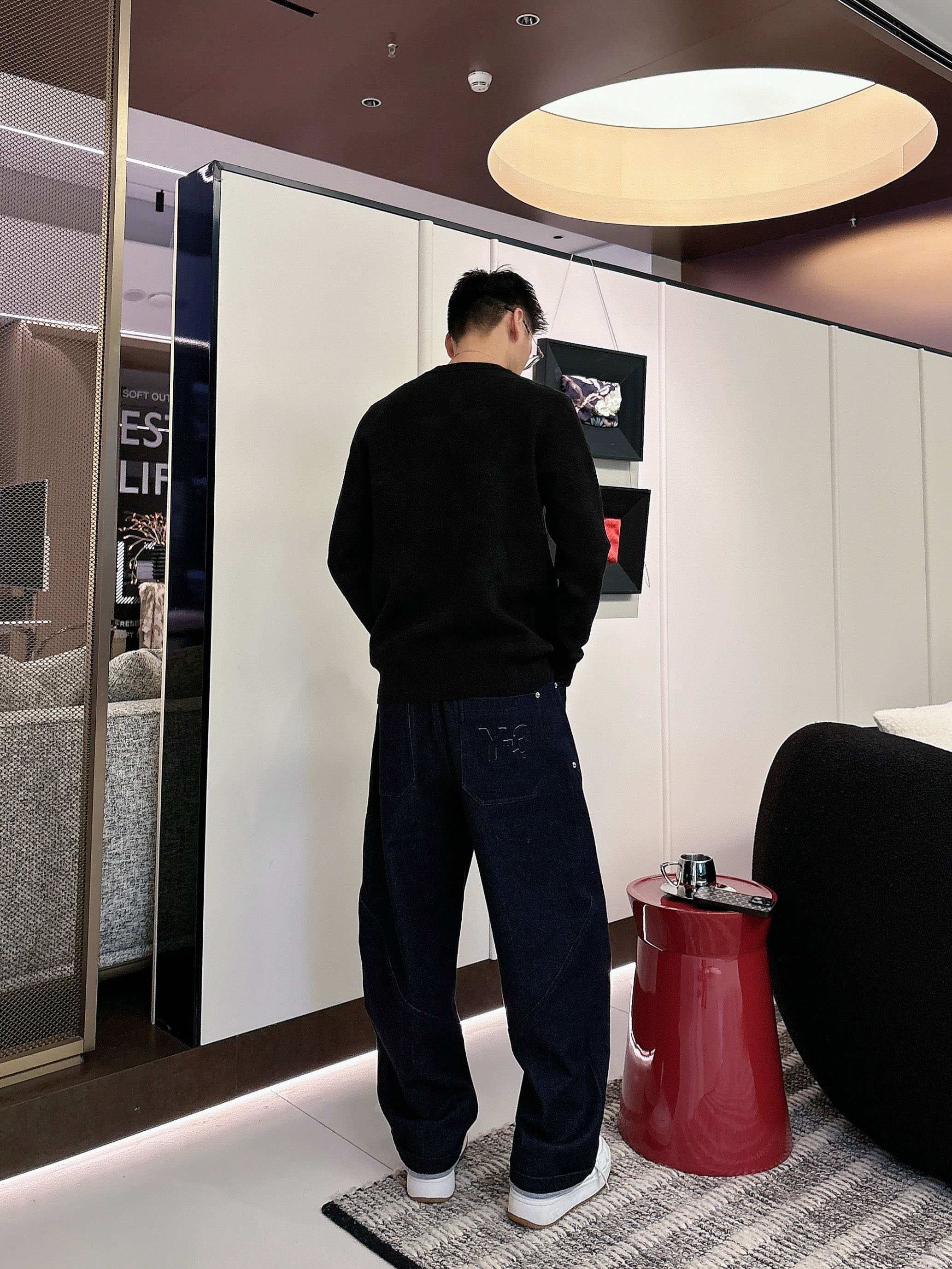 · LV 2025官网秋冬季最新款圆领毛衣，专柜同步在售爆款！特供羊毛混纺面料.手感舒适.可直接接触皮肤