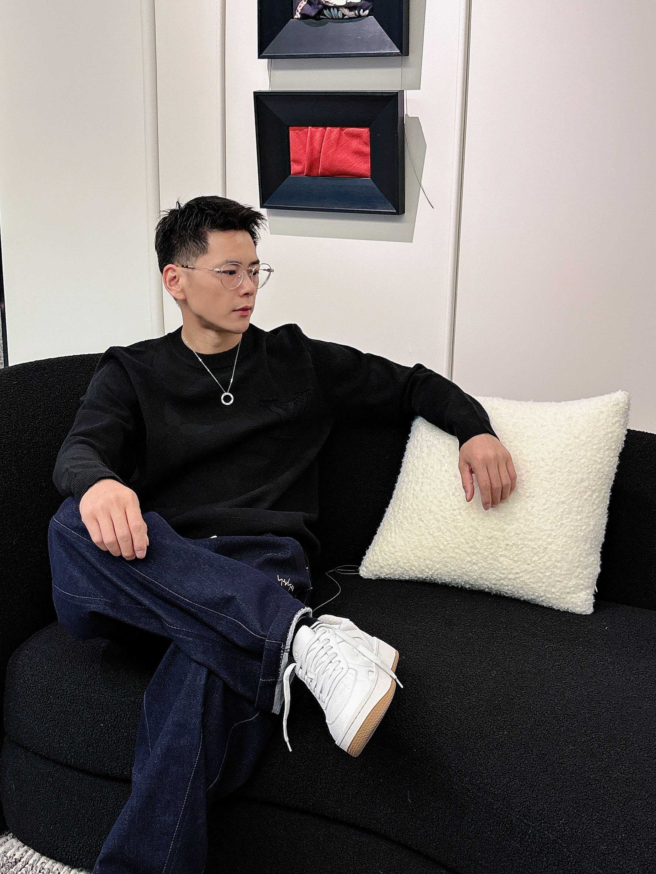 · LV 2025官网秋冬季最新款圆领毛衣，专柜同步在售爆款！特供羊毛混纺面料.手感舒适.可直接接触皮肤