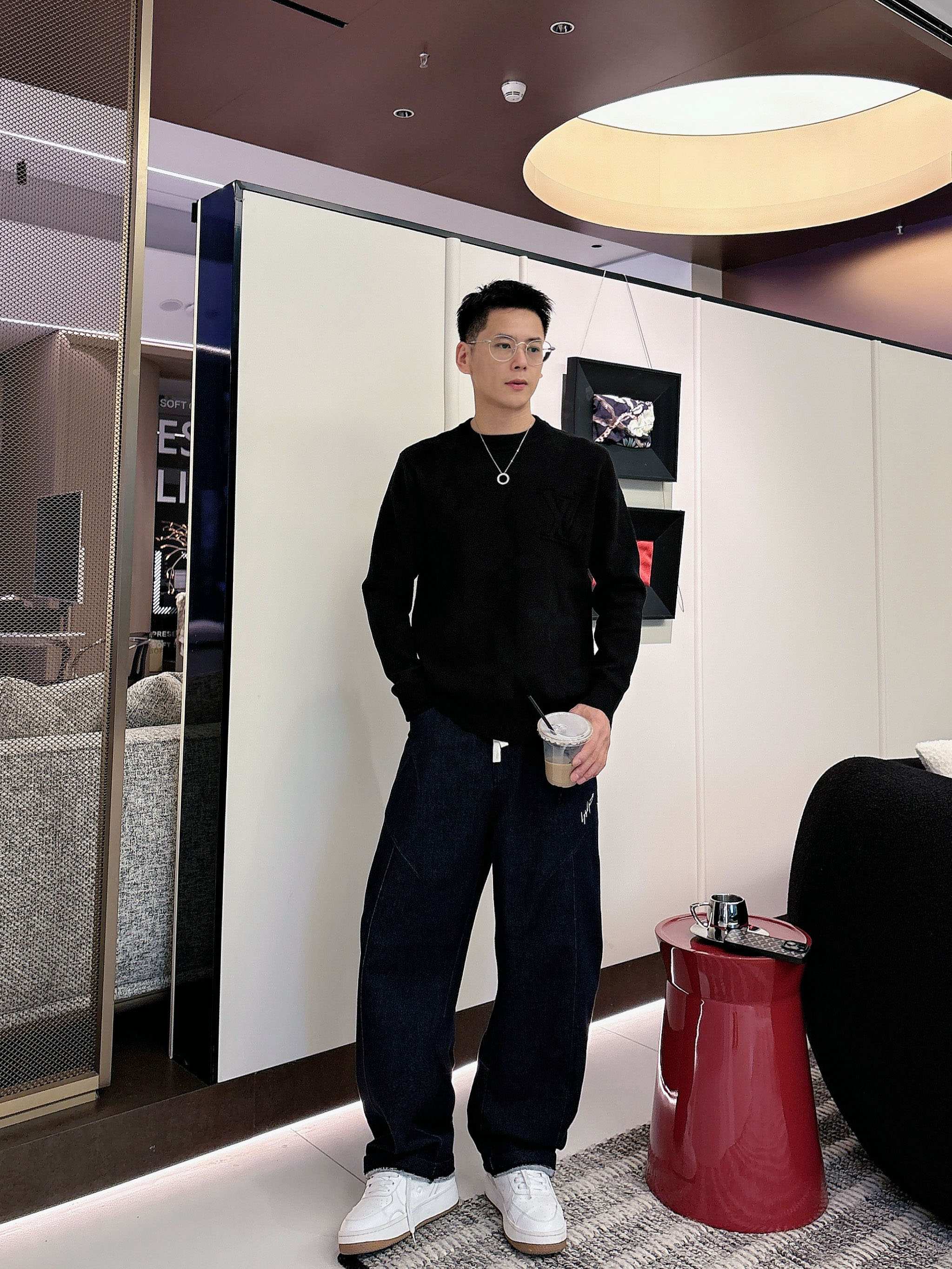 · LV 2025官网秋冬季最新款圆领毛衣，专柜同步在售爆款！特供羊毛混纺面料.手感舒适.可直接接触皮肤