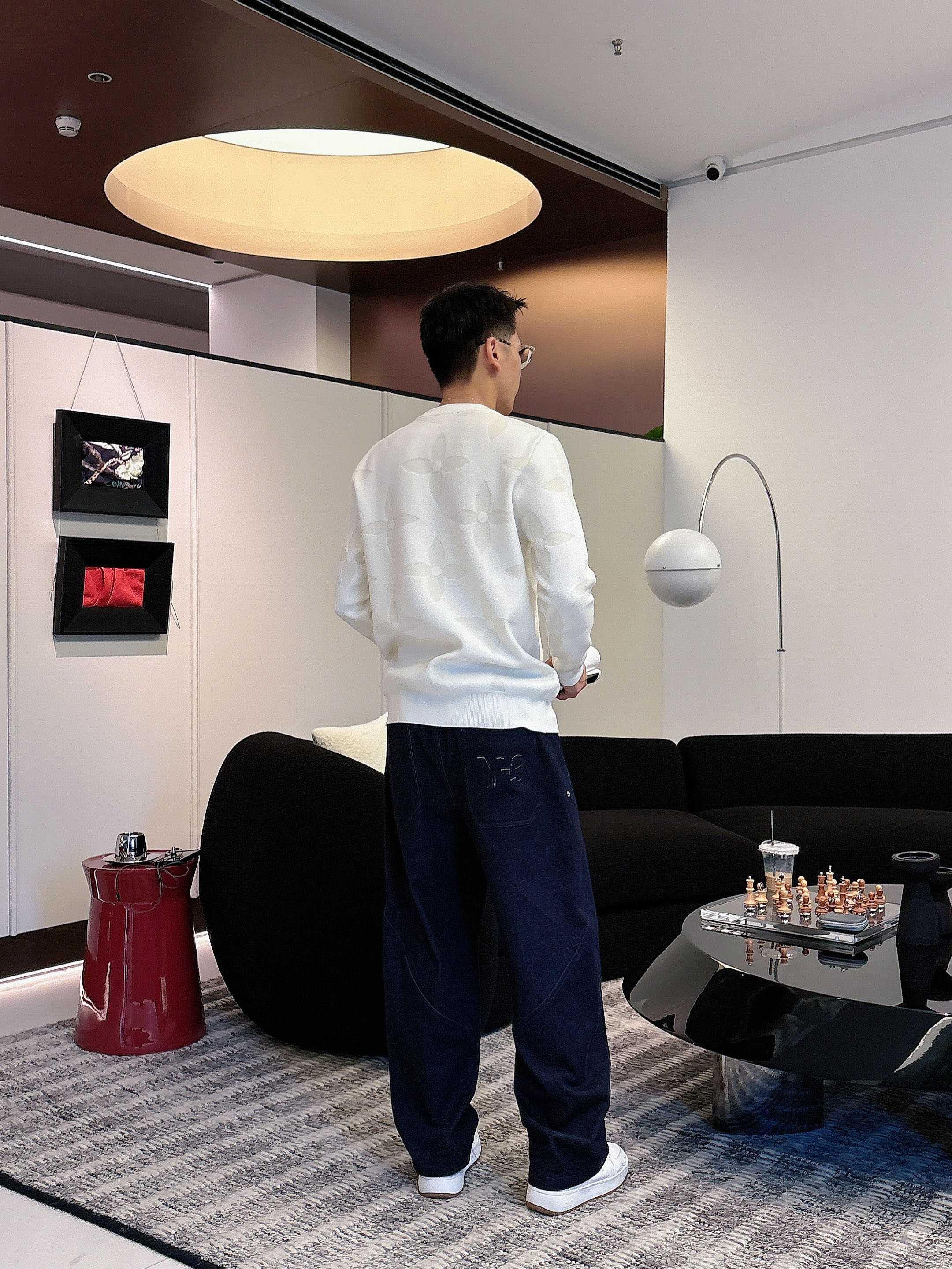 · LV 2025官网秋冬季最新款圆领毛衣，专柜同步在售爆款！特供羊毛混纺面料.手感舒适.可直接接触皮肤