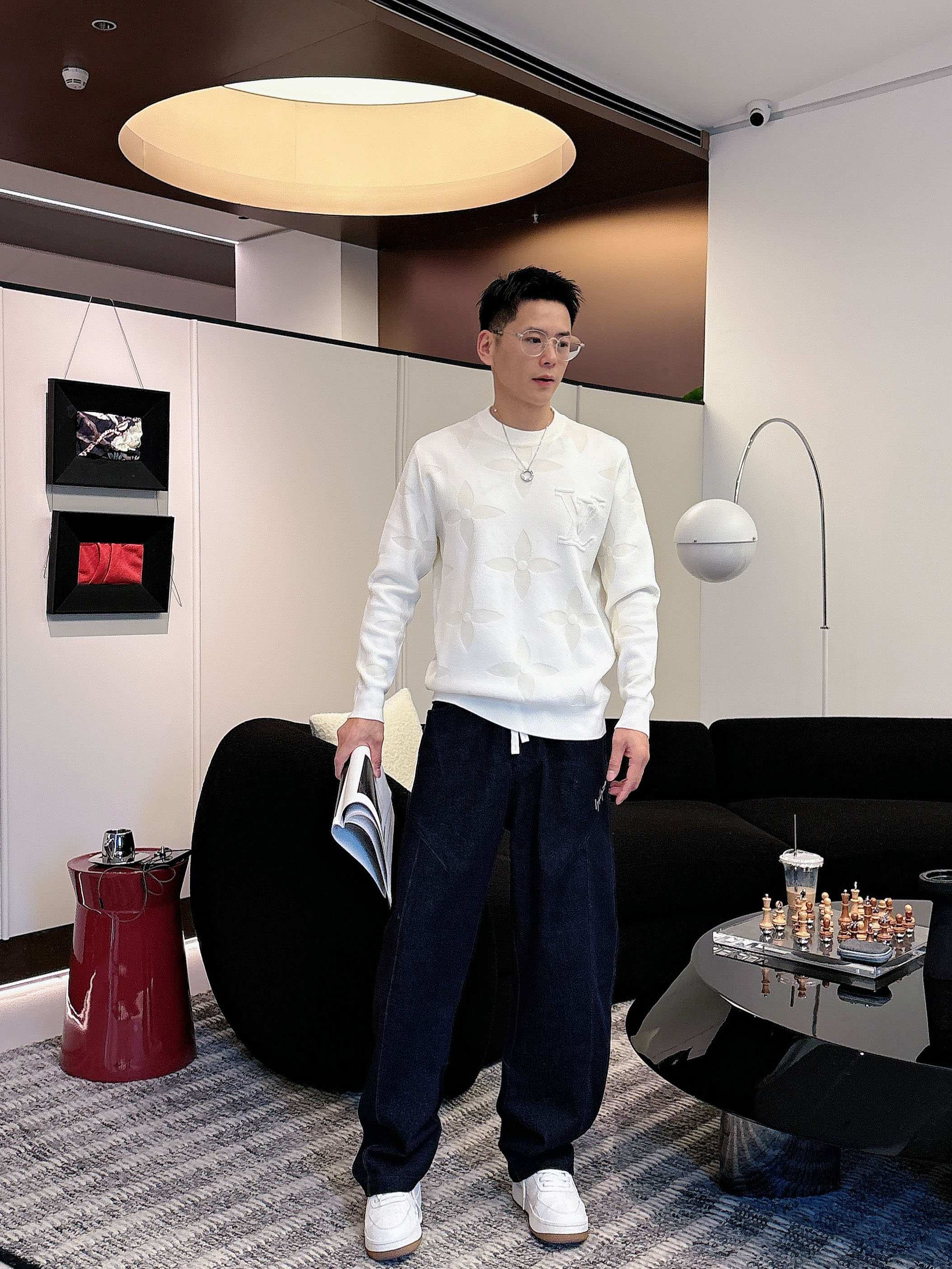 · LV 2025官网秋冬季最新款圆领毛衣，专柜同步在售爆款！特供羊毛混纺面料.手感舒适.可直接接触皮肤