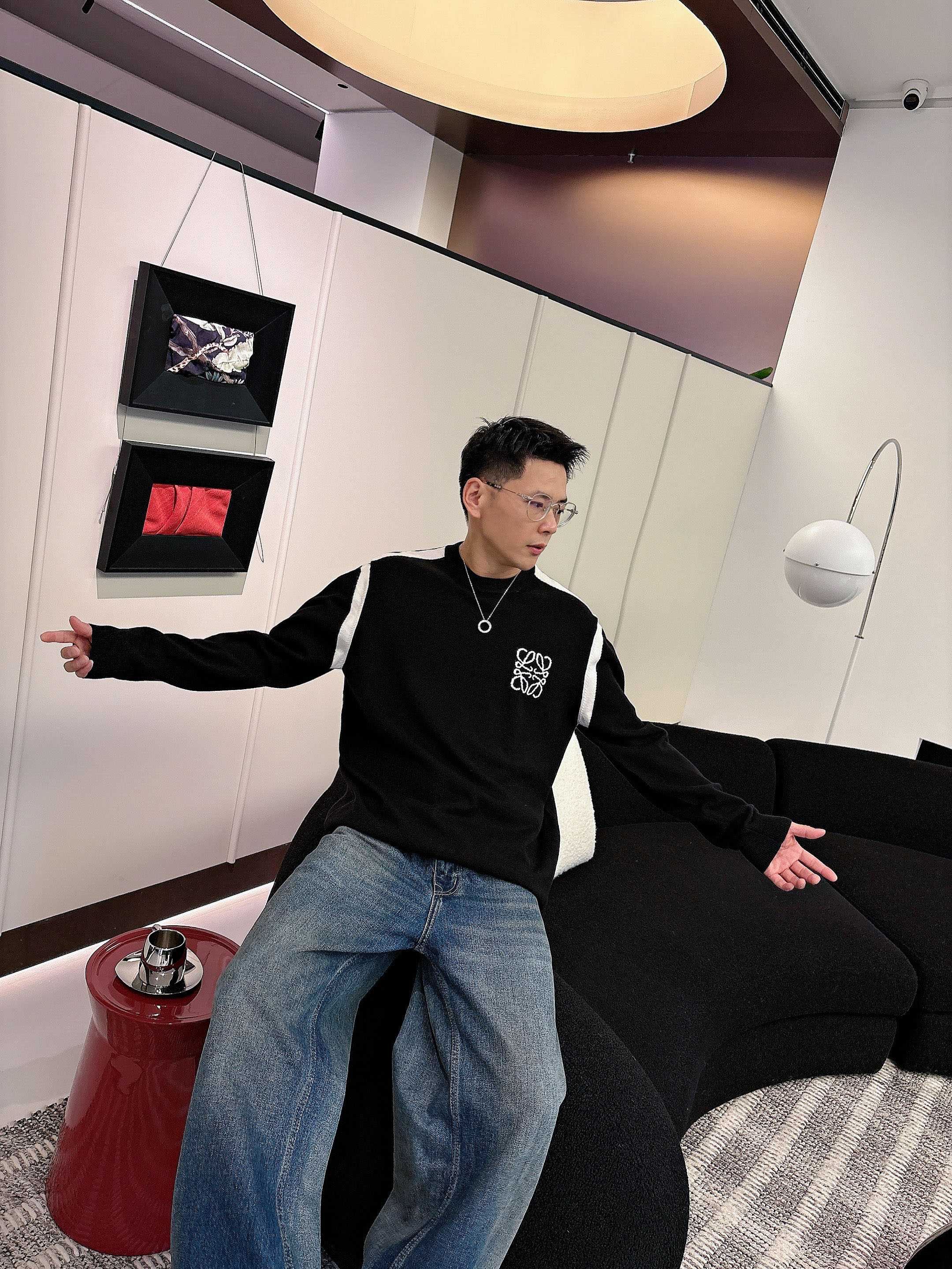 · 罗意威loewe 2025官网秋冬季最新款圆领毛衣，专柜同步在售爆款！特供羊毛混纺面料.手感舒适.可