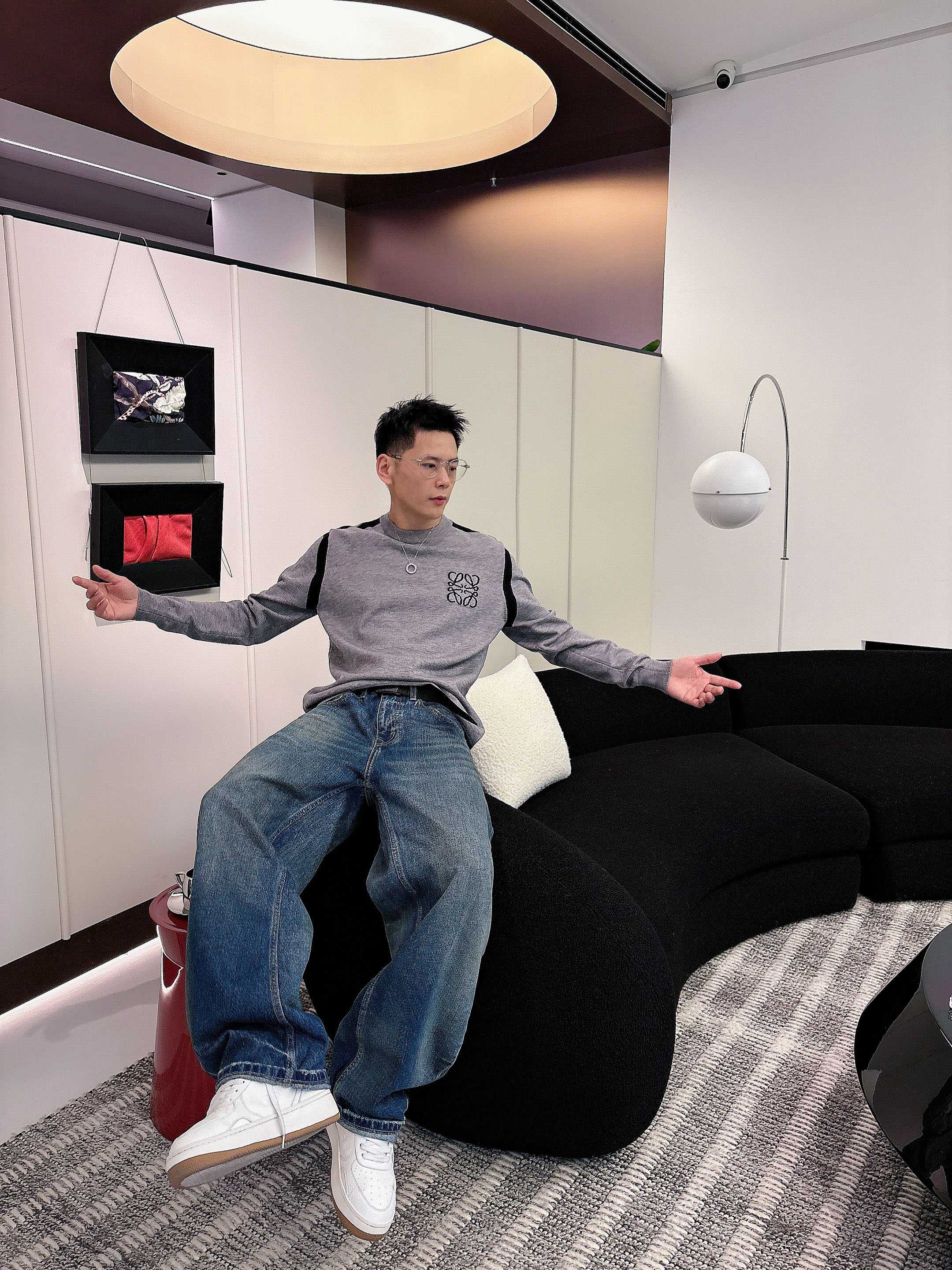 · 罗意威loewe 2025官网秋冬季最新款圆领毛衣，专柜同步在售爆款！特供羊毛混纺面料.手感舒适.可