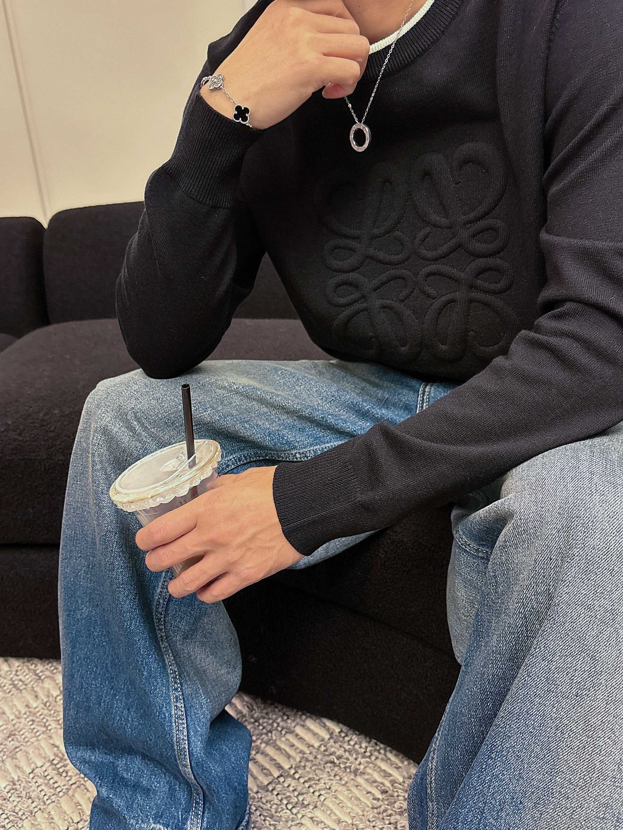 · 罗意威loewe 2025官网秋冬季最新款圆领毛衣，专柜同步在售爆款！特供羊毛混纺面料.手感舒适.可