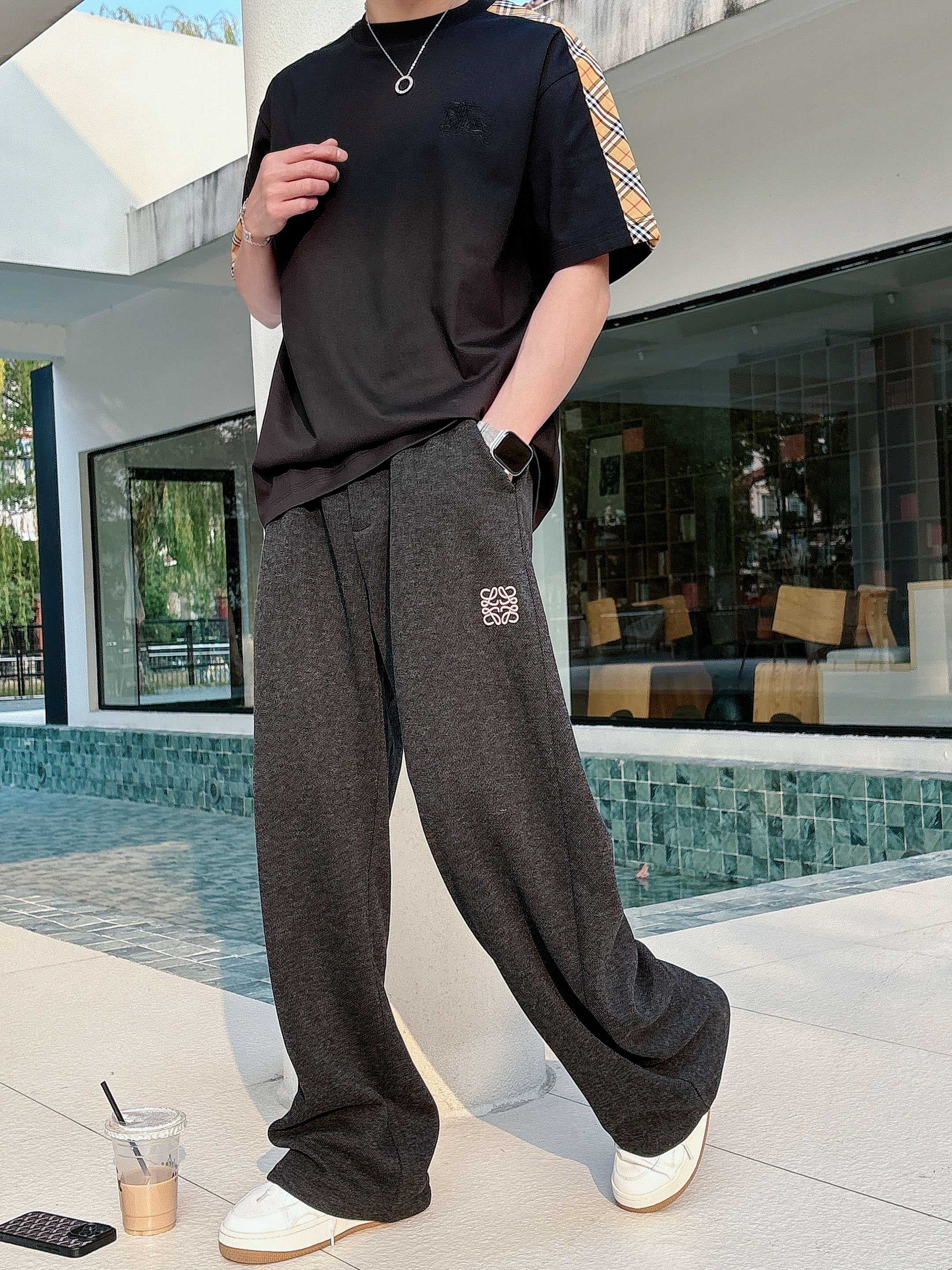 巴宝莉#BUR 2026春夏新款首发专柜最新款短袖圆领T恤 高端订制 设计前卫时尚！品牌logo重工艺设