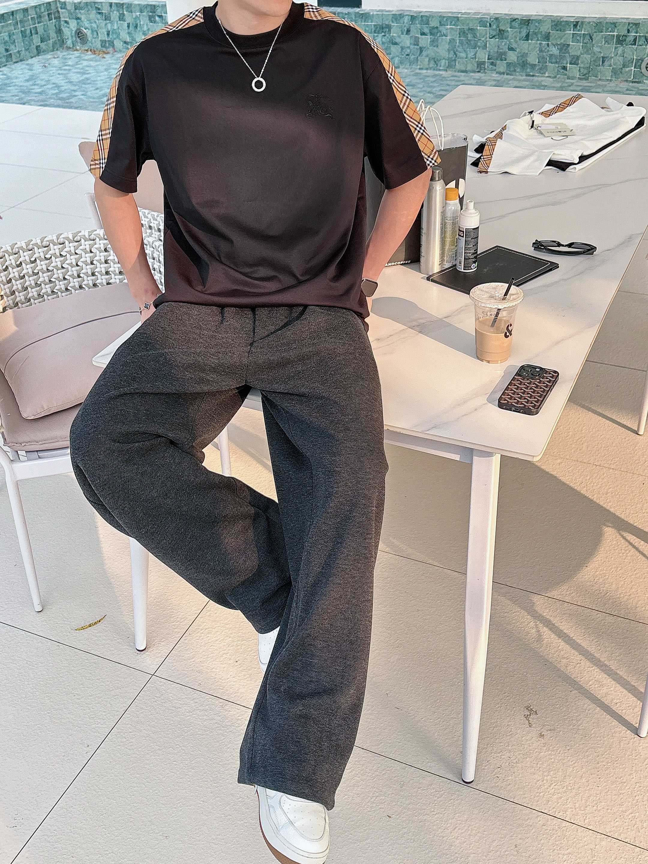 巴宝莉#BUR 2026春夏新款首发专柜最新款短袖圆领T恤 高端订制 设计前卫时尚！品牌logo重工艺设