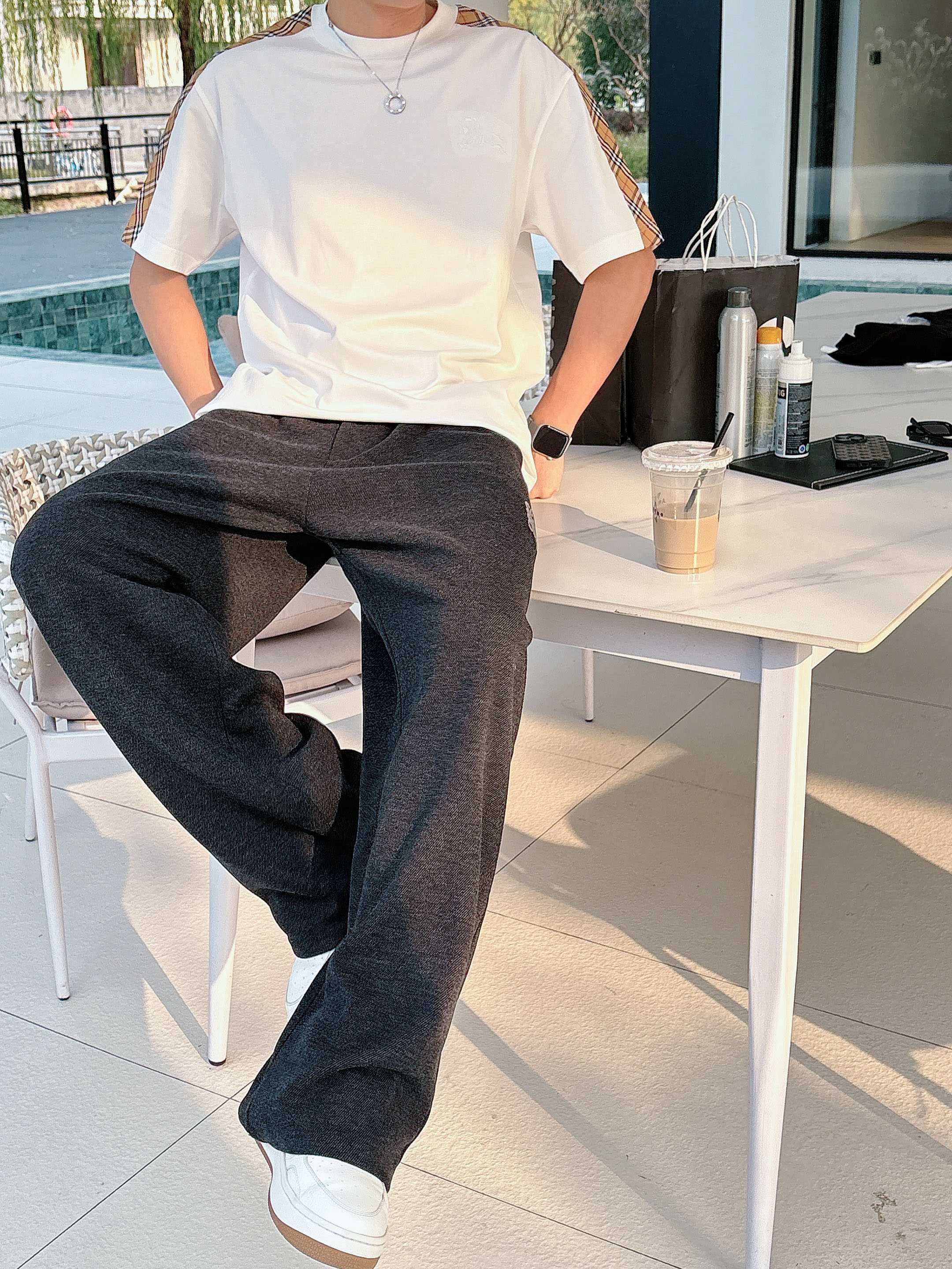 巴宝莉#BUR 2026春夏新款首发专柜最新款短袖圆领T恤 高端订制 设计前卫时尚！品牌logo重工艺设