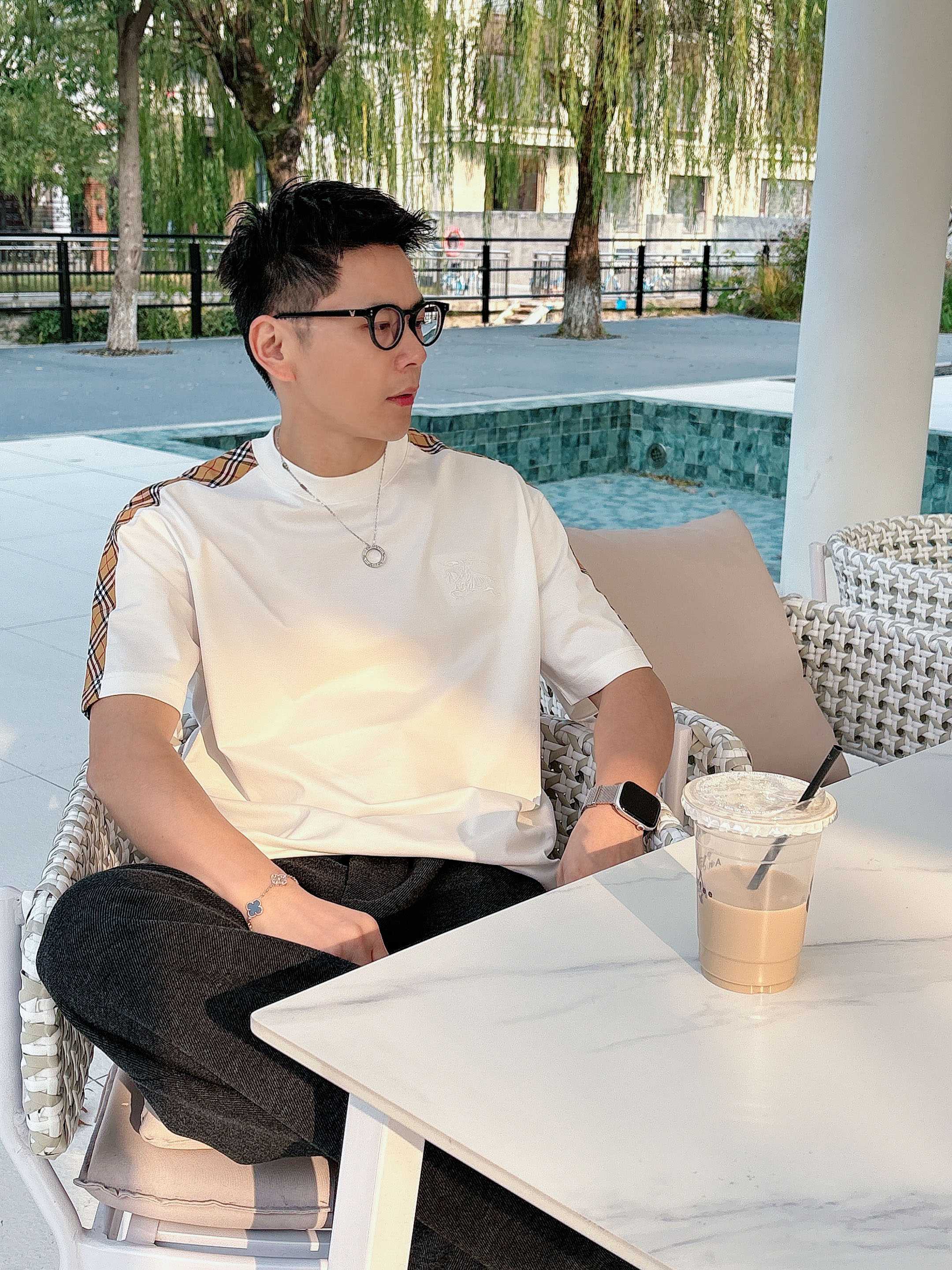 巴宝莉#BUR 2026春夏新款首发专柜最新款短袖圆领T恤 高端订制 设计前卫时尚！品牌logo重工艺设