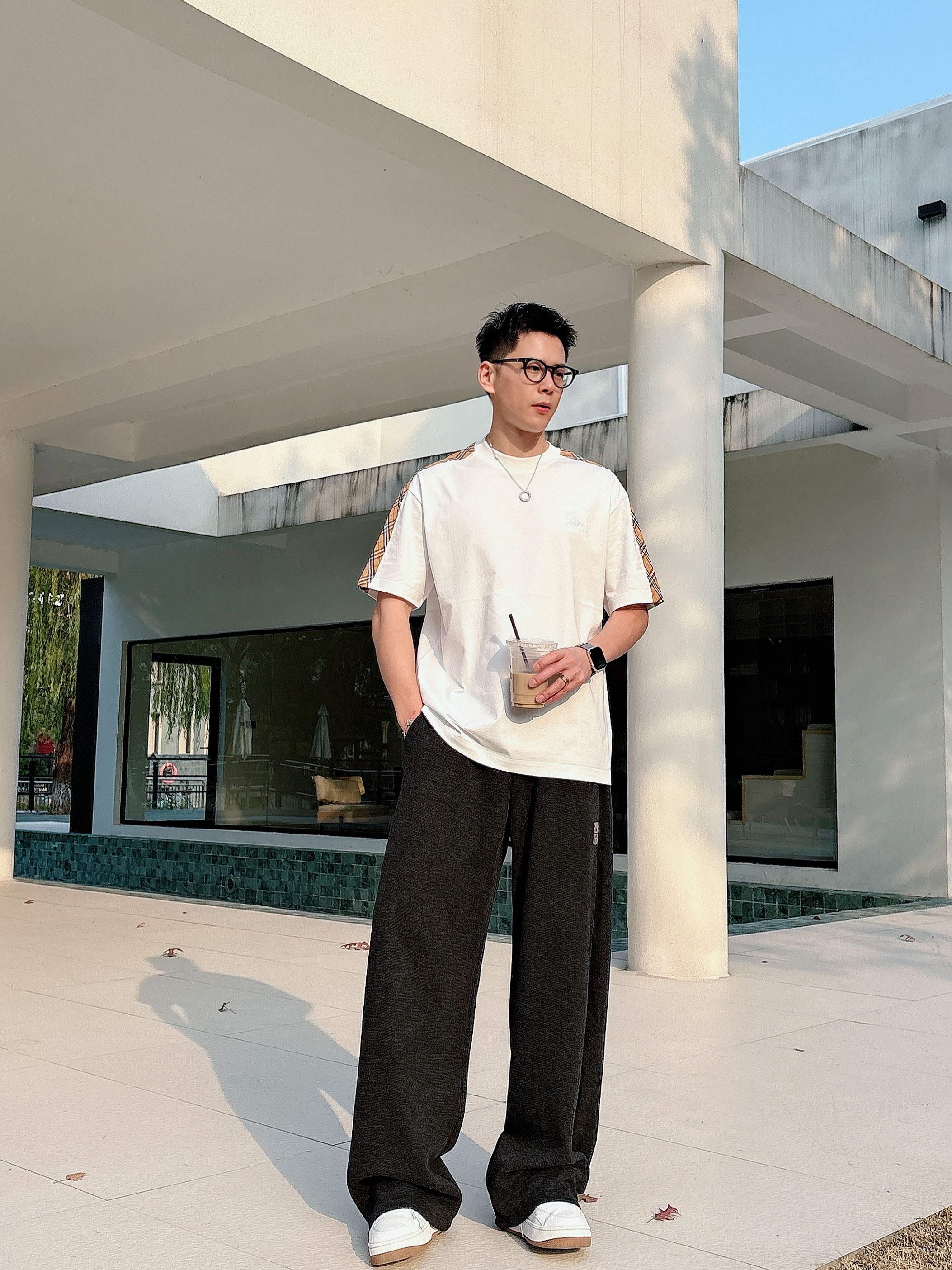 巴宝莉#BUR 2026春夏新款首发专柜最新款短袖圆领T恤 高端订制 设计前卫时尚！品牌logo重工艺设