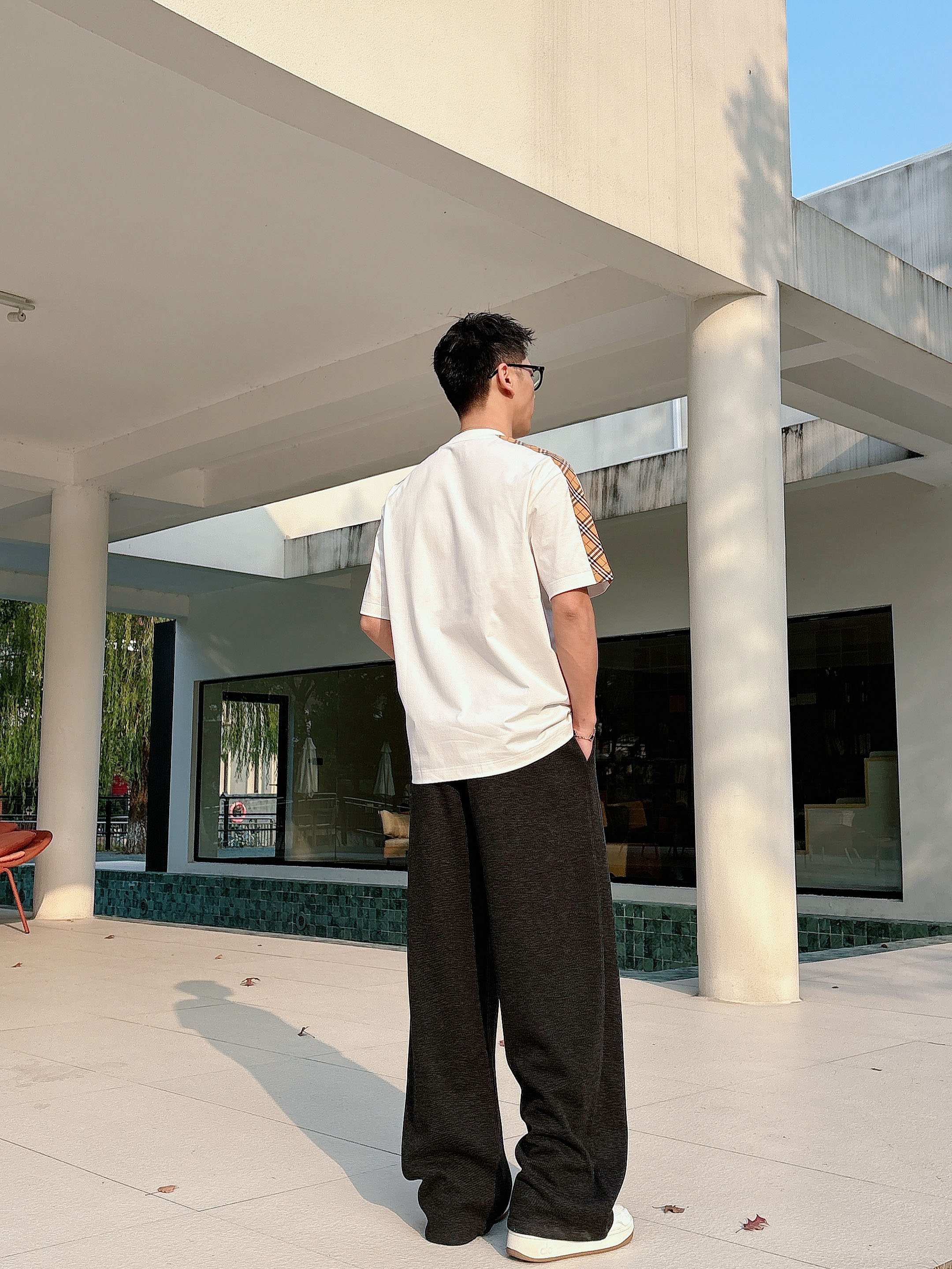 巴宝莉#BUR 2026春夏新款首发专柜最新款短袖圆领T恤 高端订制 设计前卫时尚！品牌logo重工艺设