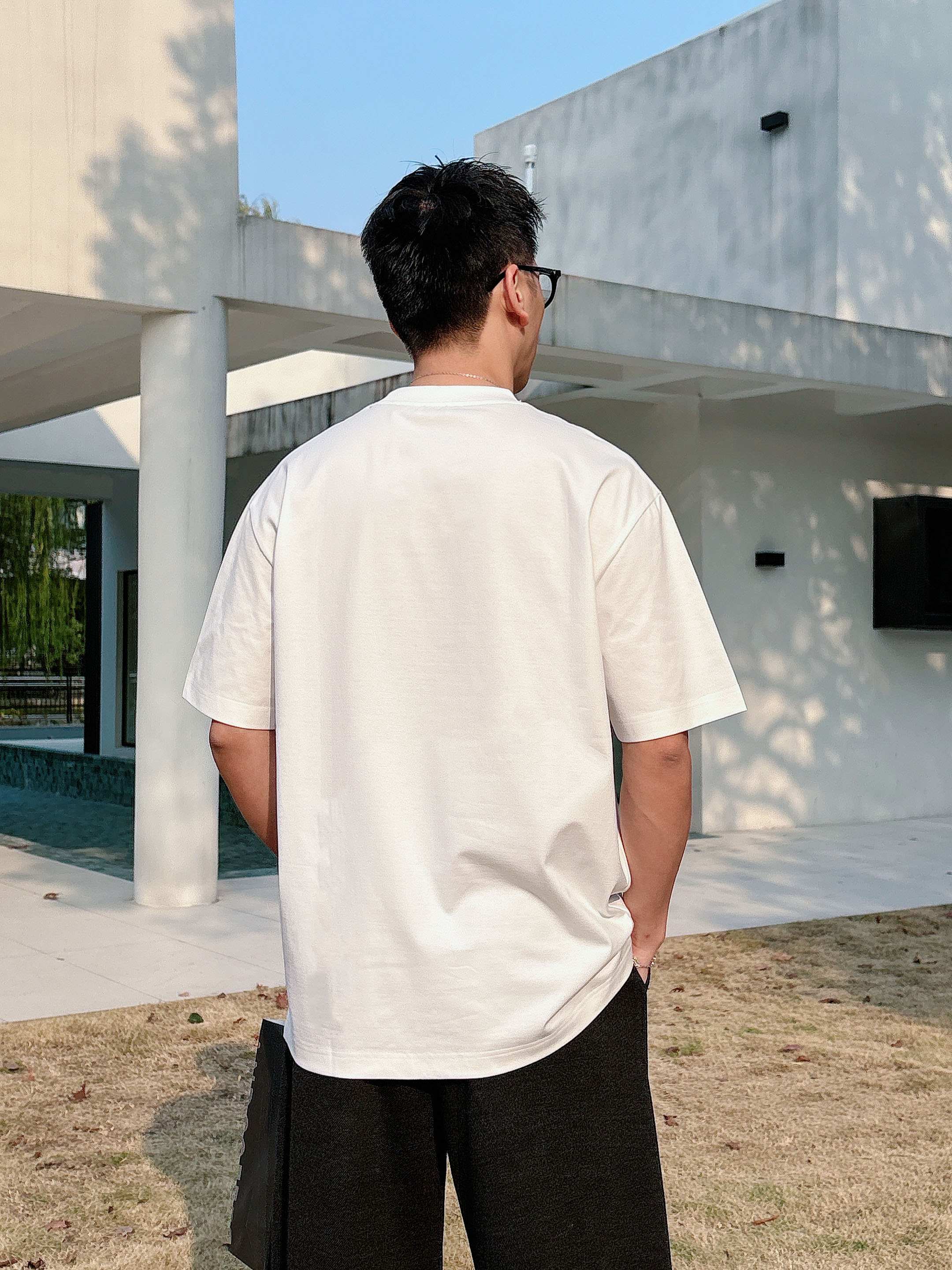 巴宝莉#BUR 2026春夏新款首发专柜最新款短袖圆领T恤 高端订制 设计前卫时尚！品牌logo重工艺设