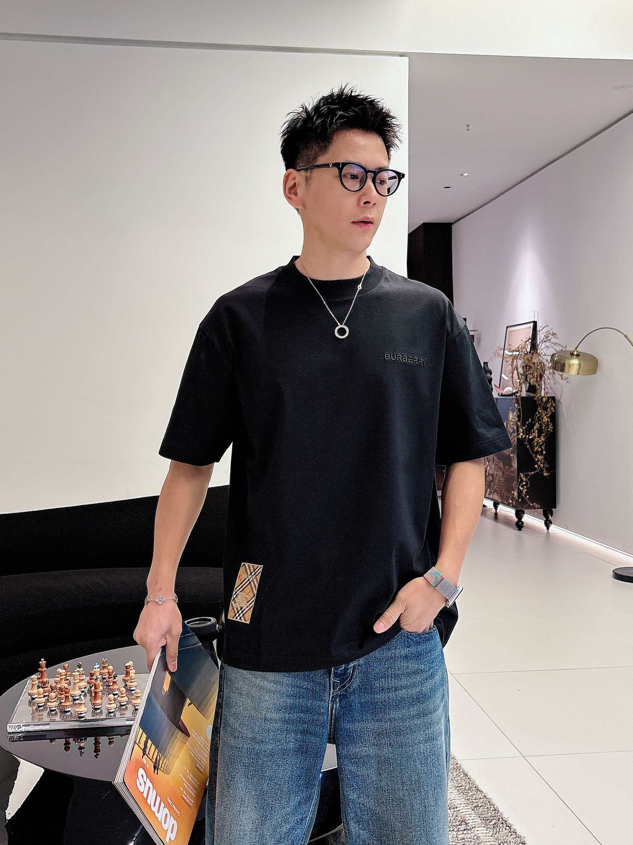 巴宝莉#BUR 2026春夏新款首发专柜最新款短袖圆领T恤 高端订制 设计前卫时尚！品牌logo重工艺设