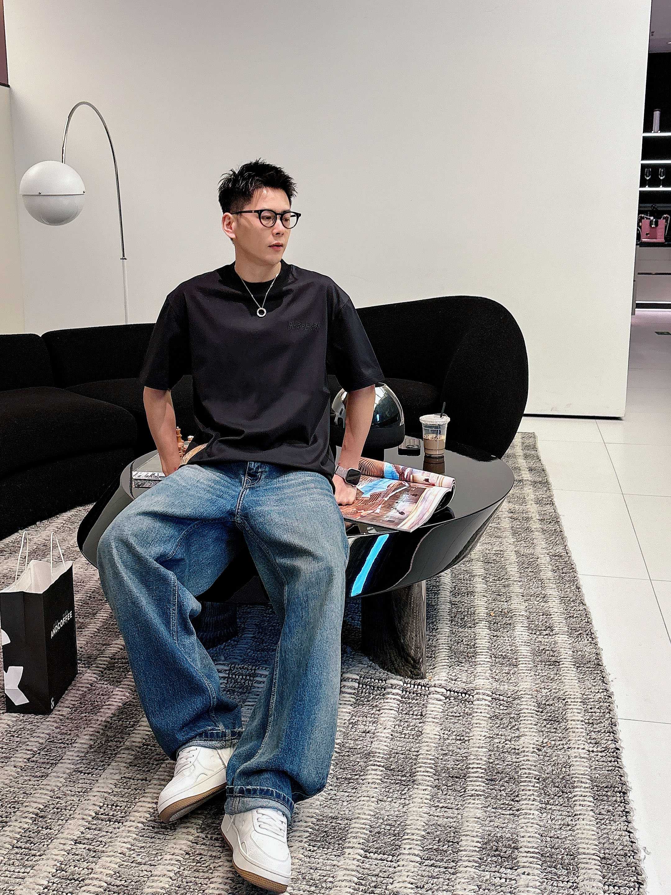 巴宝莉#BUR 2026春夏新款首发专柜最新款短袖圆领T恤 高端订制 设计前卫时尚！品牌logo重工艺设