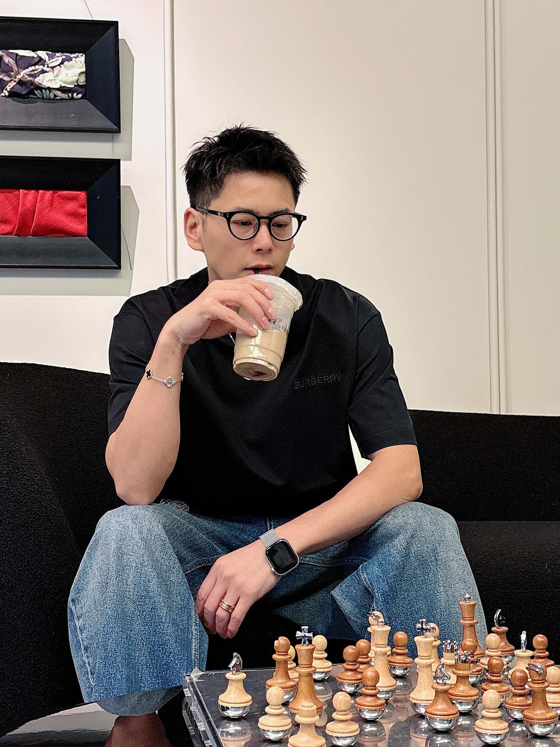 巴宝莉#BUR 2026春夏新款首发专柜最新款短袖圆领T恤 高端订制 设计前卫时尚！品牌logo重工艺设