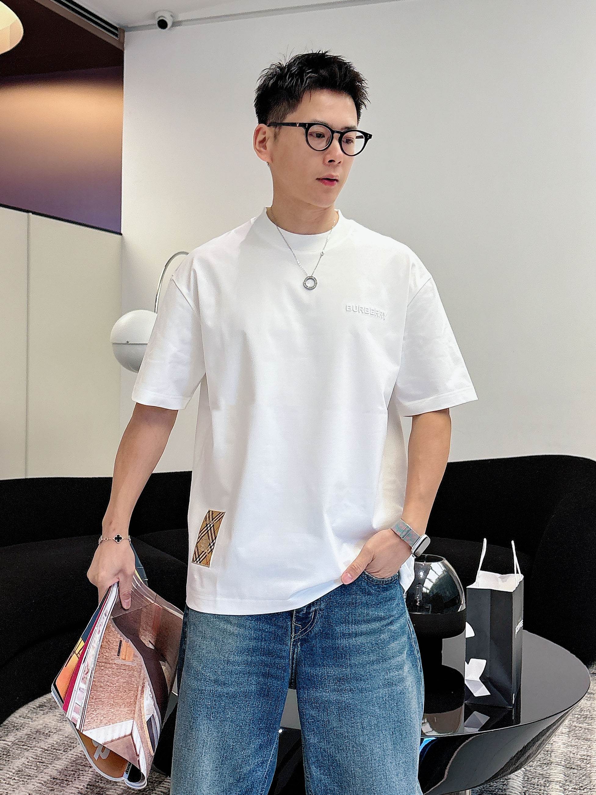巴宝莉#BUR 2026春夏新款首发专柜最新款短袖圆领T恤 高端订制 设计前卫时尚！品牌logo重工艺设