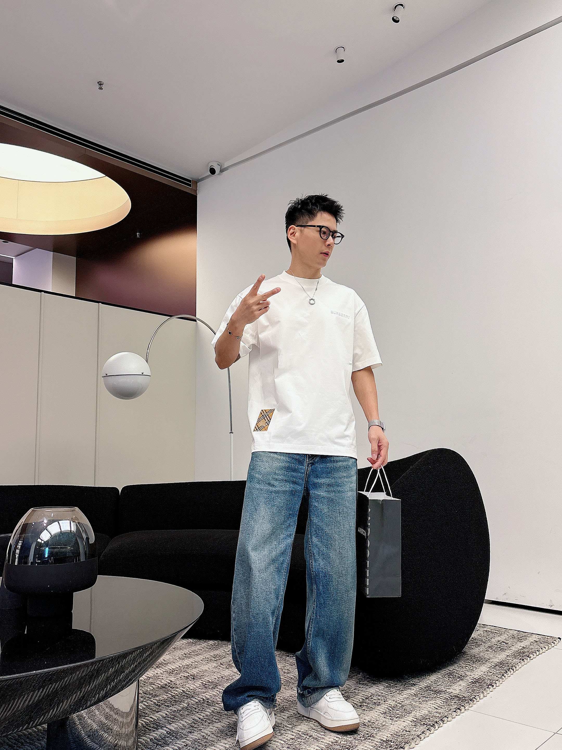 巴宝莉#BUR 2026春夏新款首发专柜最新款短袖圆领T恤 高端订制 设计前卫时尚！品牌logo重工艺设