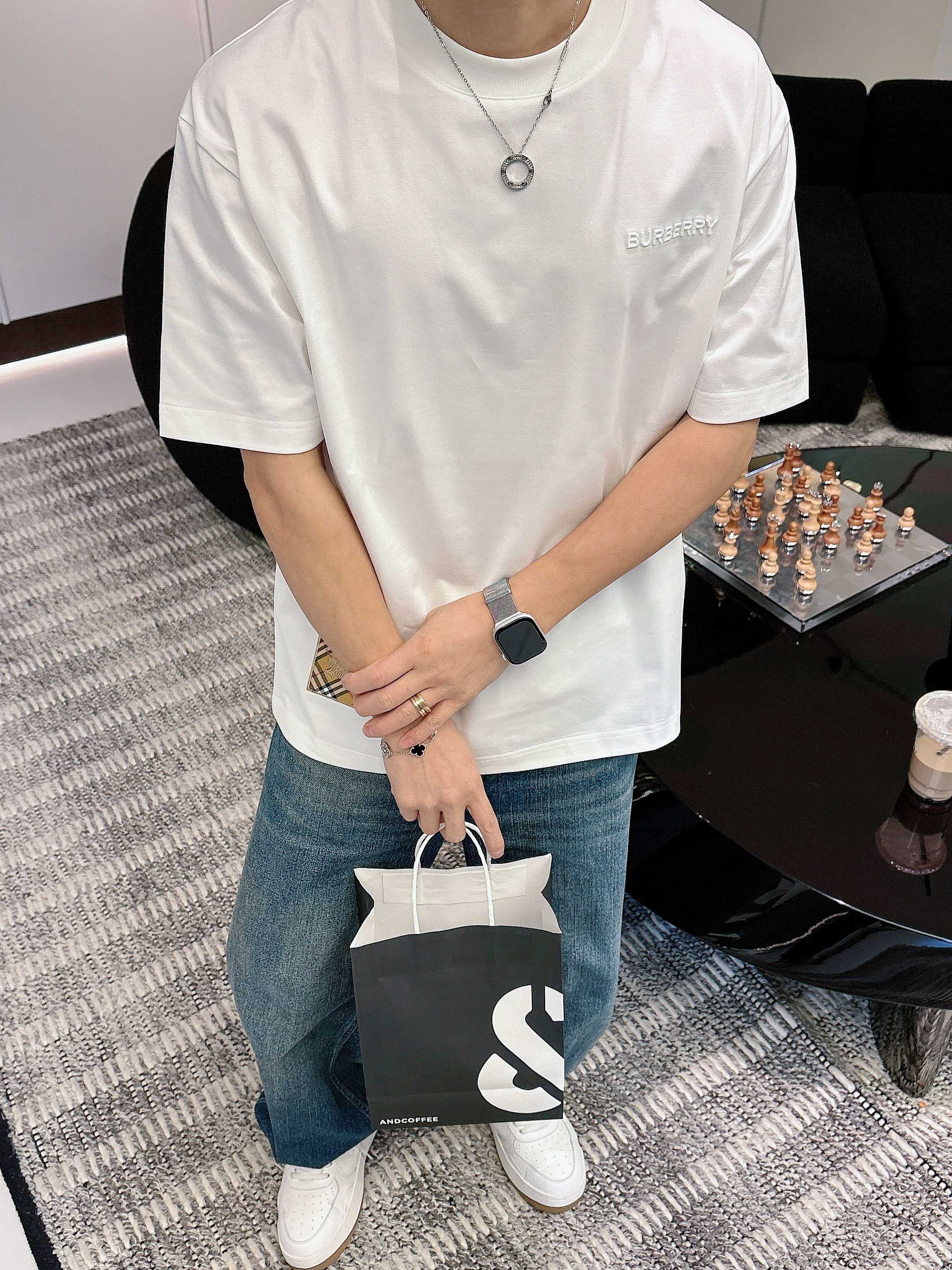 巴宝莉#BUR 2026春夏新款首发专柜最新款短袖圆领T恤 高端订制 设计前卫时尚！品牌logo重工艺设