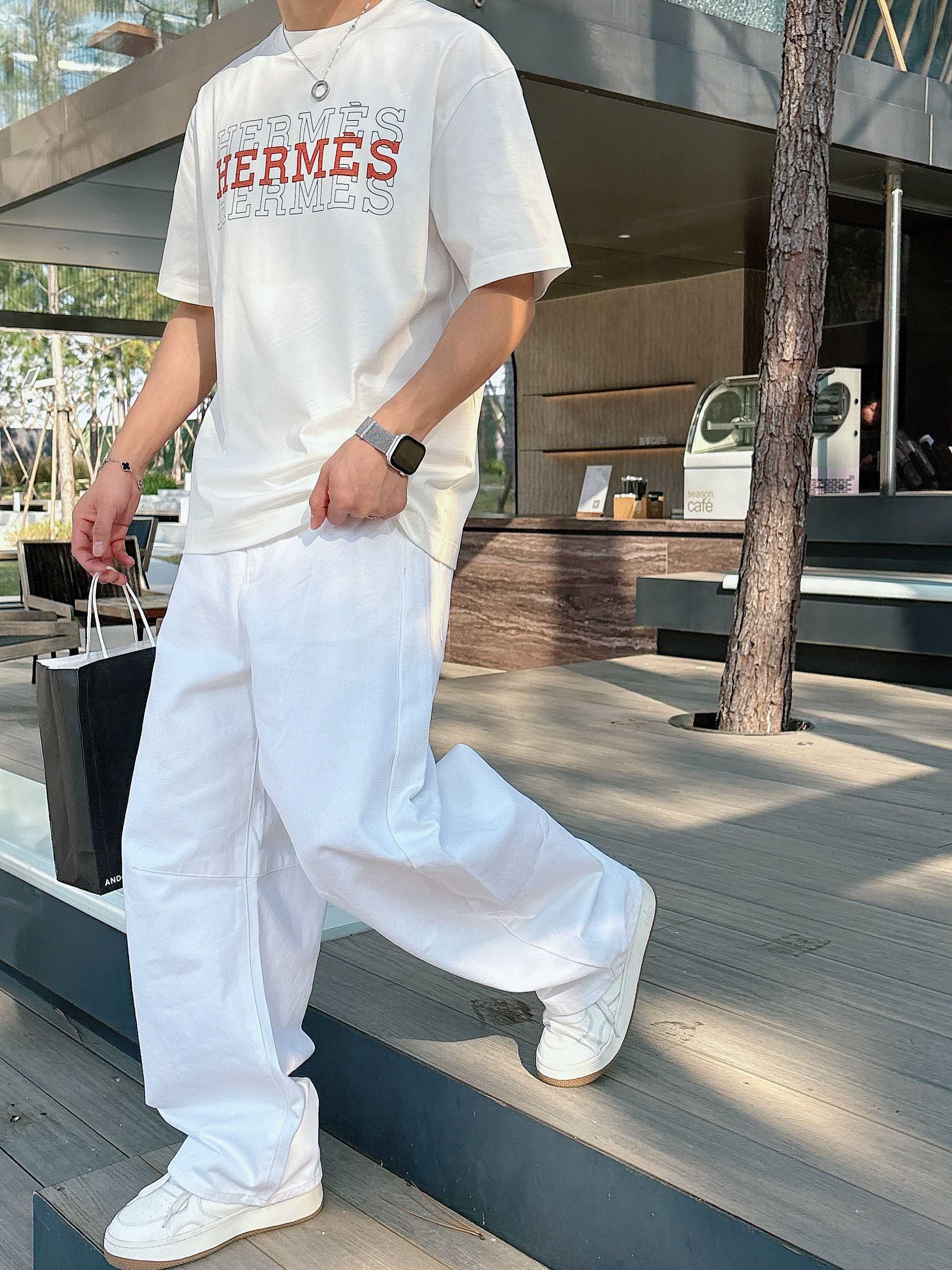 爱马仕#hermes 2026春夏新款首发专柜最新款短袖圆领T恤 高端订制 设计前卫时尚！品牌logo重