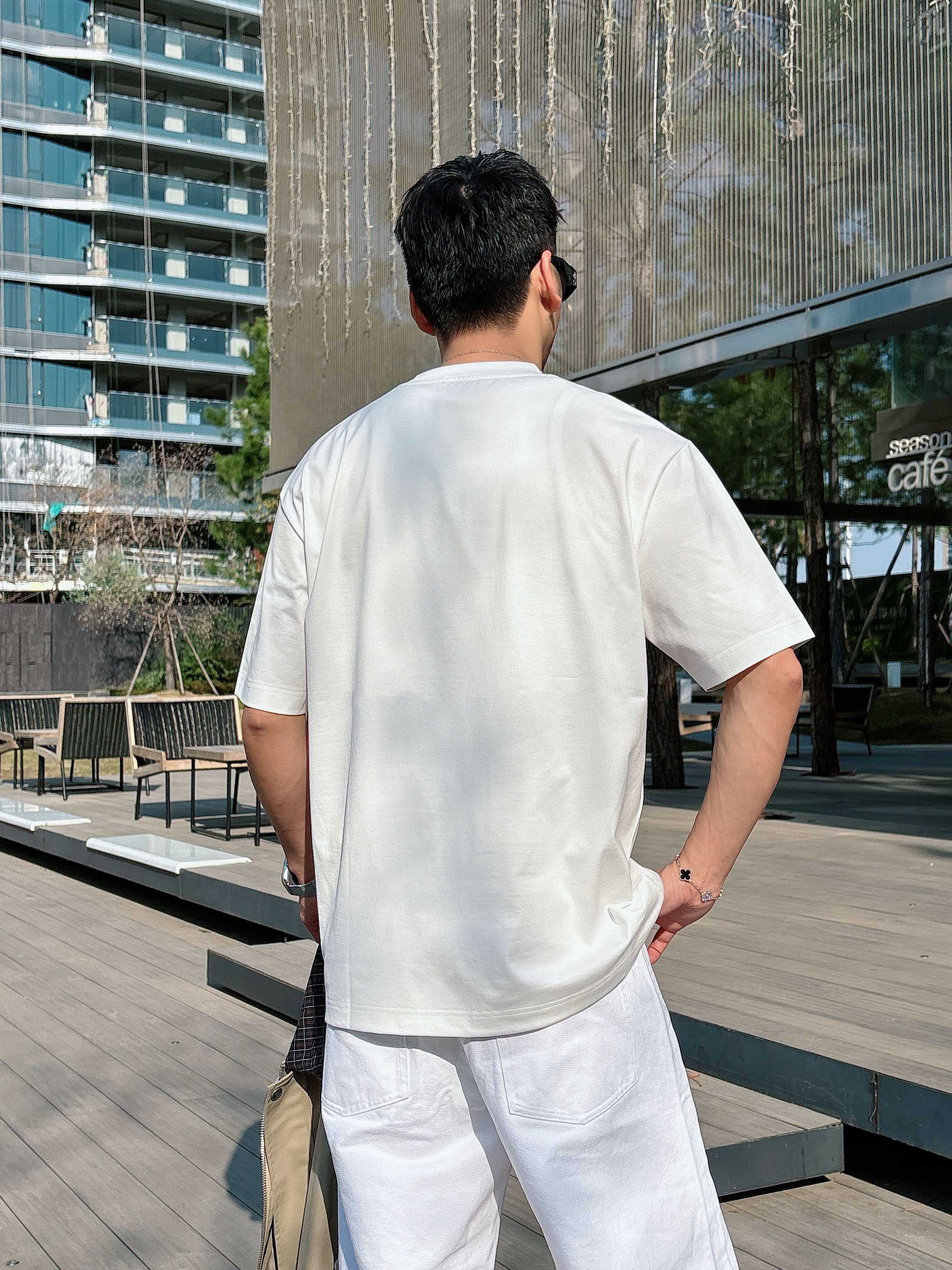 爱马仕#hermes 2026春夏新款首发专柜最新款短袖圆领T恤 高端订制 设计前卫时尚！品牌logo重