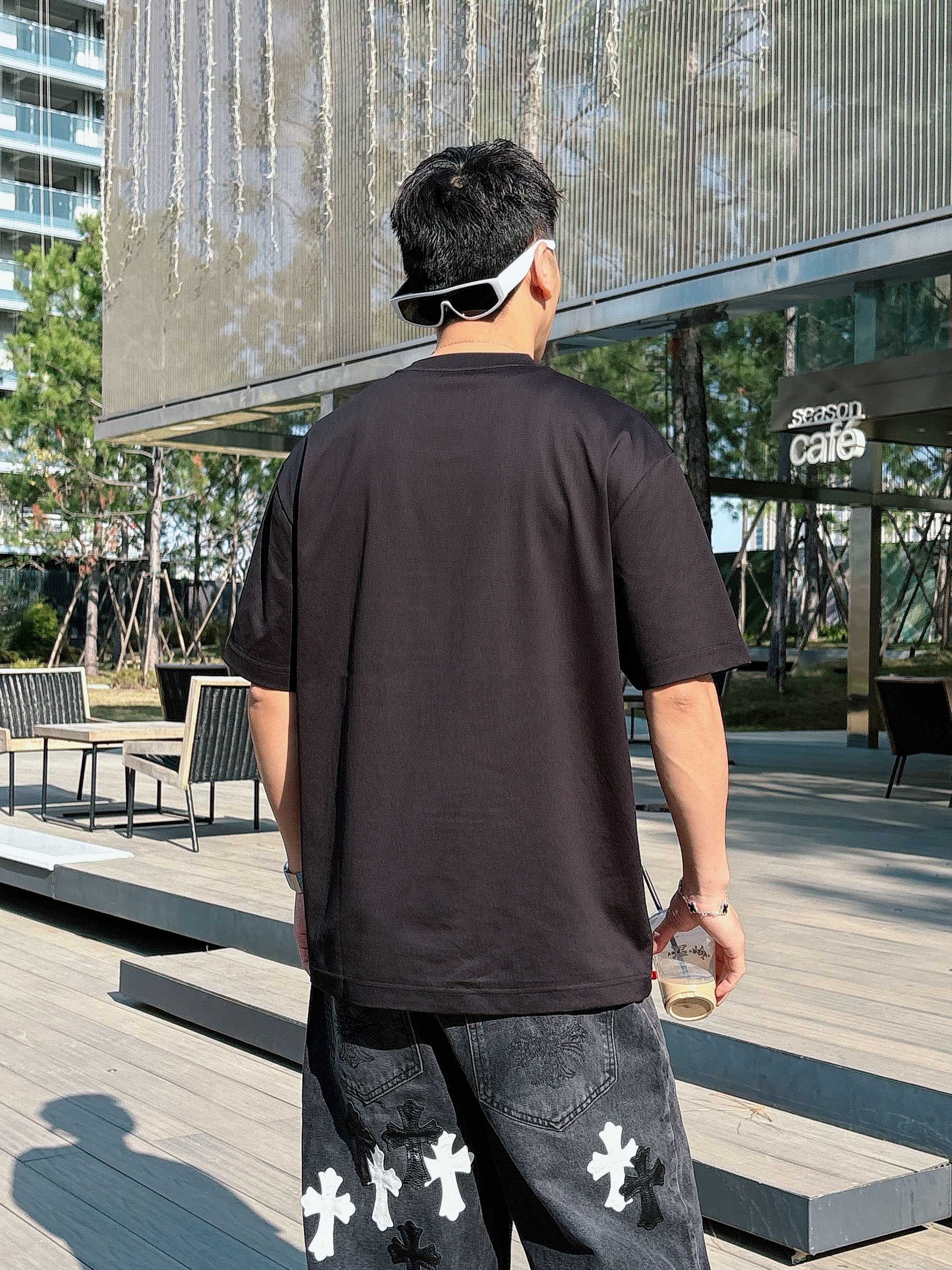 HUMAN 2026春夏新款首发专柜最新款短袖圆领T恤 高端订制 设计前卫时尚！品牌logo重工艺设计 