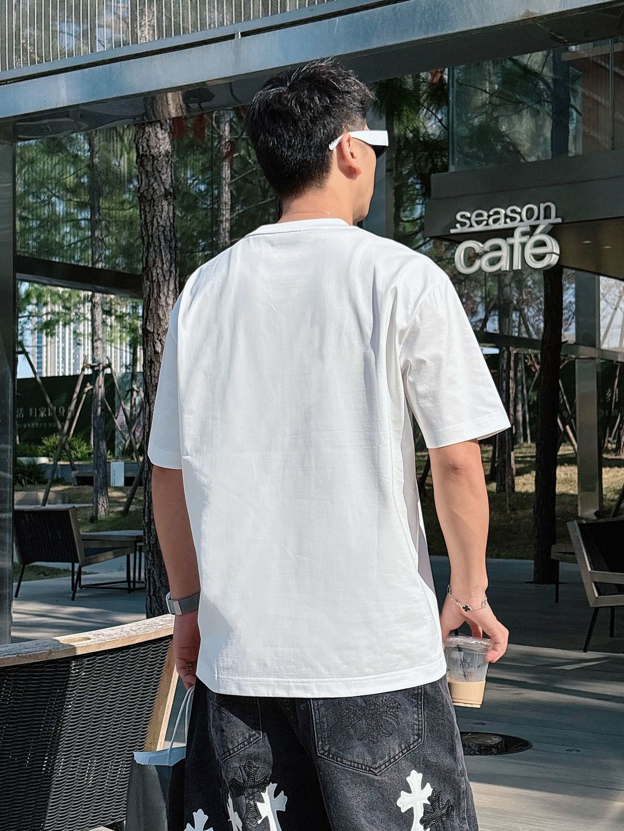 HUMAN 2026春夏新款首发专柜最新款短袖圆领T恤 高端订制 设计前卫时尚！品牌logo重工艺设计 