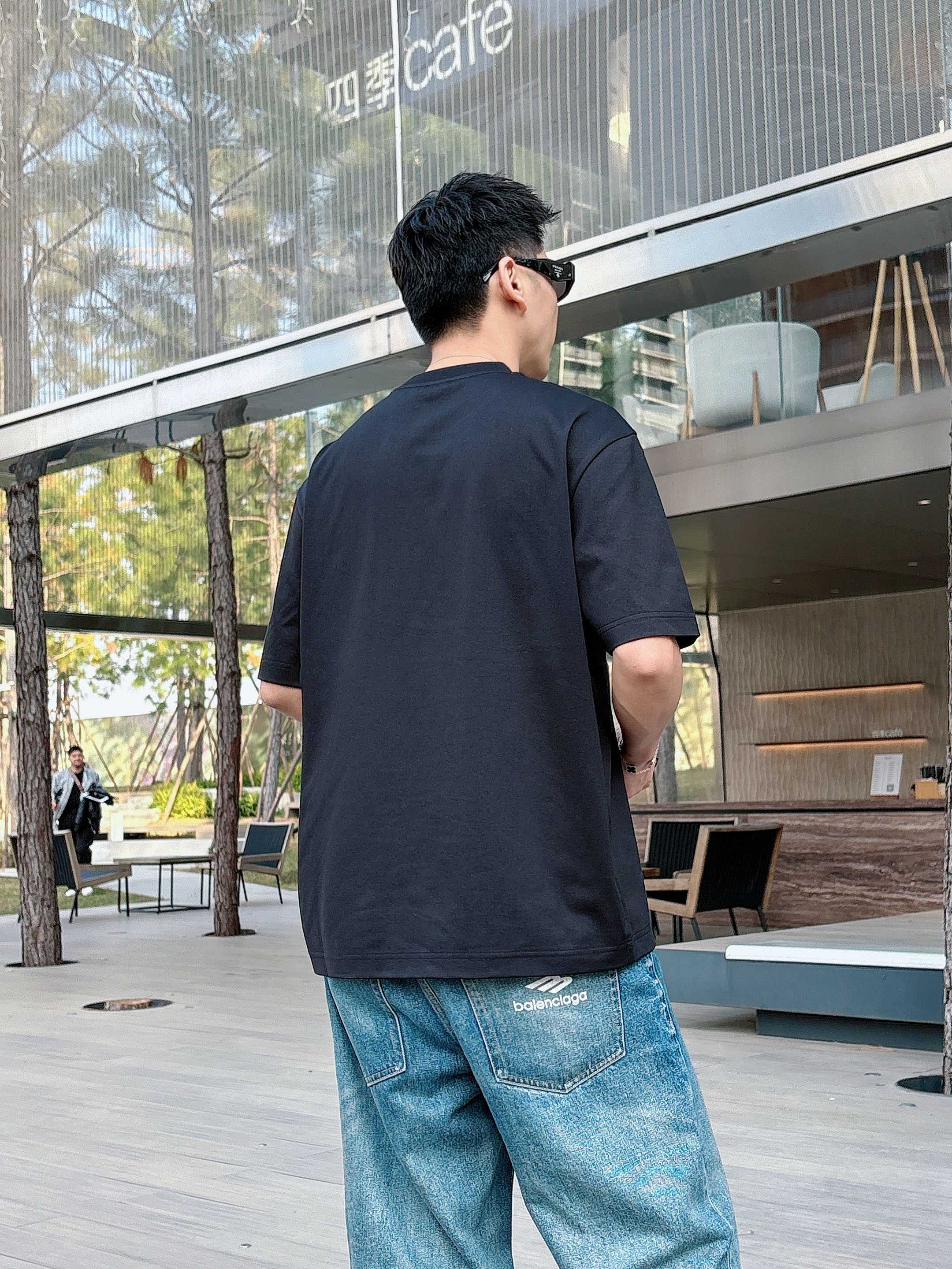 巴宝莉#BUR 2026春夏新款首发专柜最新款短袖圆领T恤 高端订制 设计前卫时尚！品牌logo重工艺设