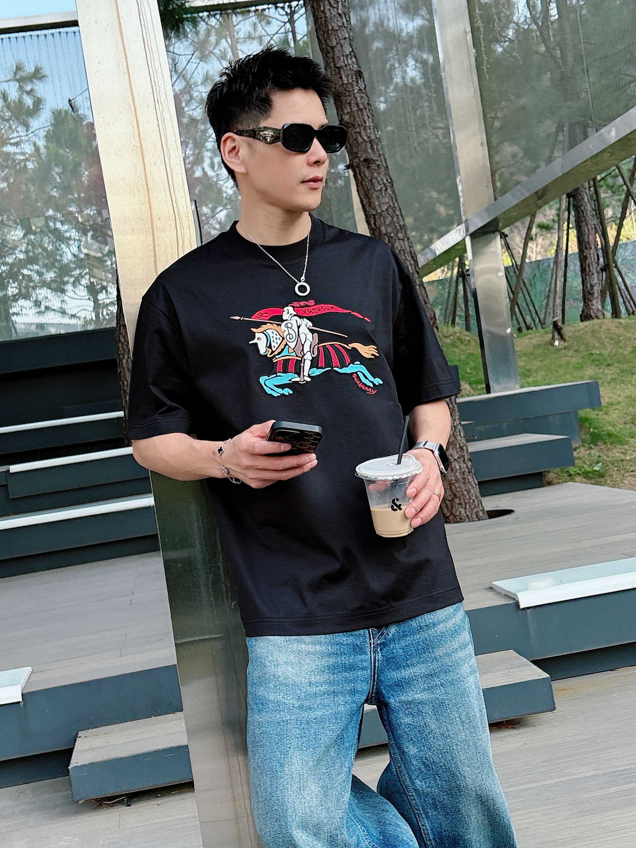 巴宝莉#BUR 2026春夏新款首发专柜最新款短袖圆领T恤 高端订制 设计前卫时尚！品牌logo重工艺设