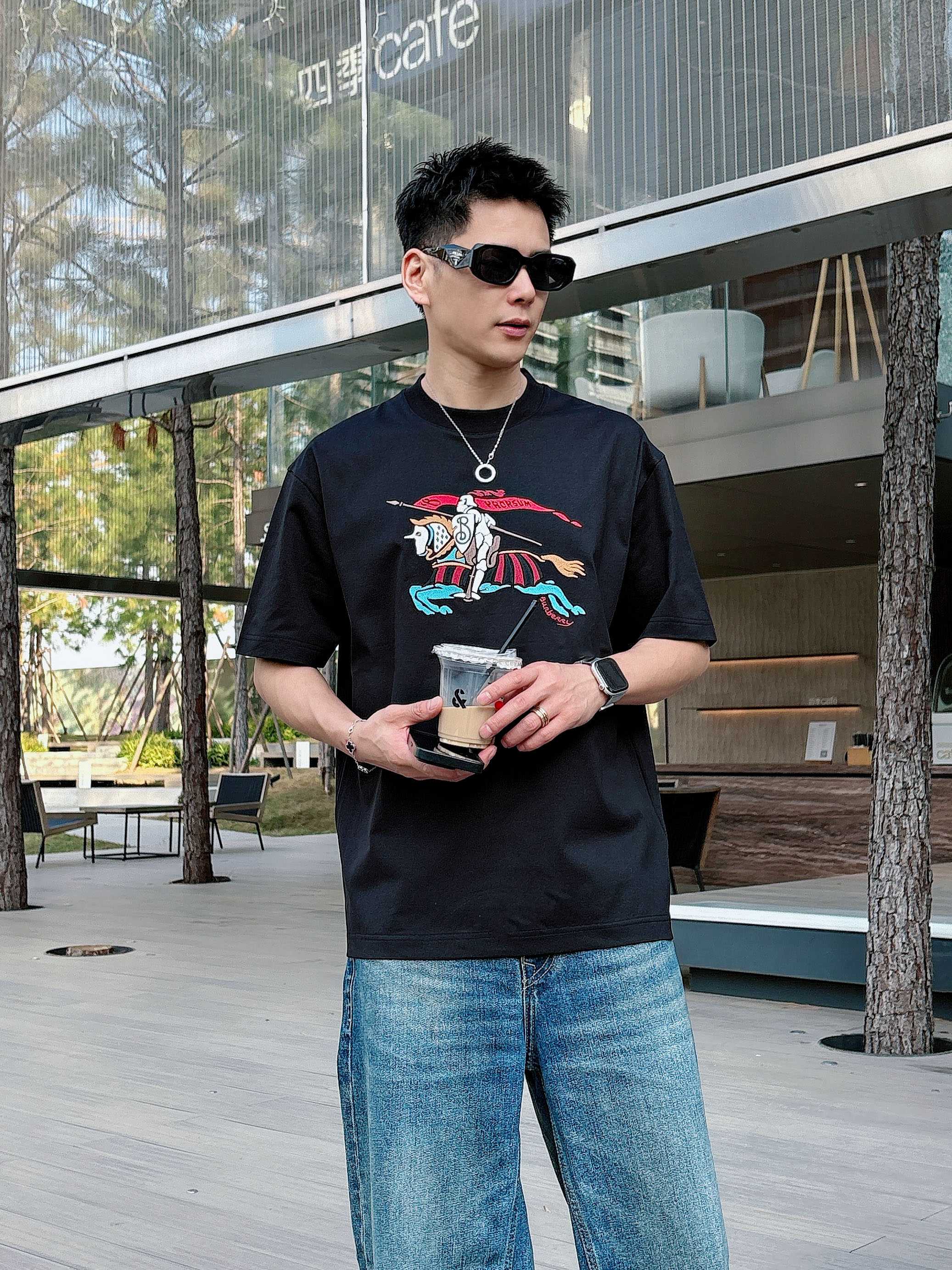 巴宝莉#BUR 2026春夏新款首发专柜最新款短袖圆领T恤 高端订制 设计前卫时尚！品牌logo重工艺设