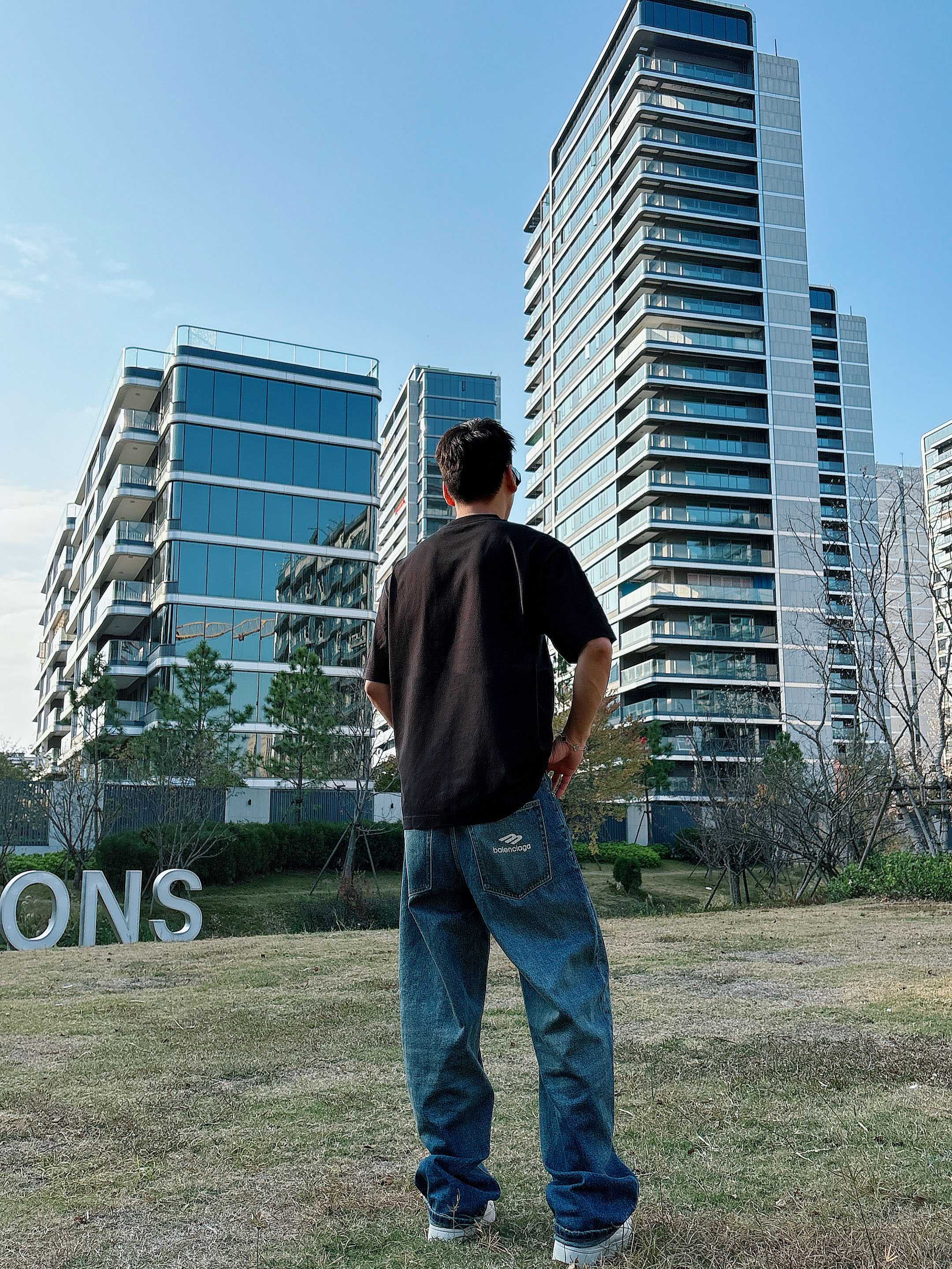 巴宝莉#BUR 2026春夏新款首发专柜最新款短袖圆领T恤 高端订制 设计前卫时尚！品牌logo重工艺设