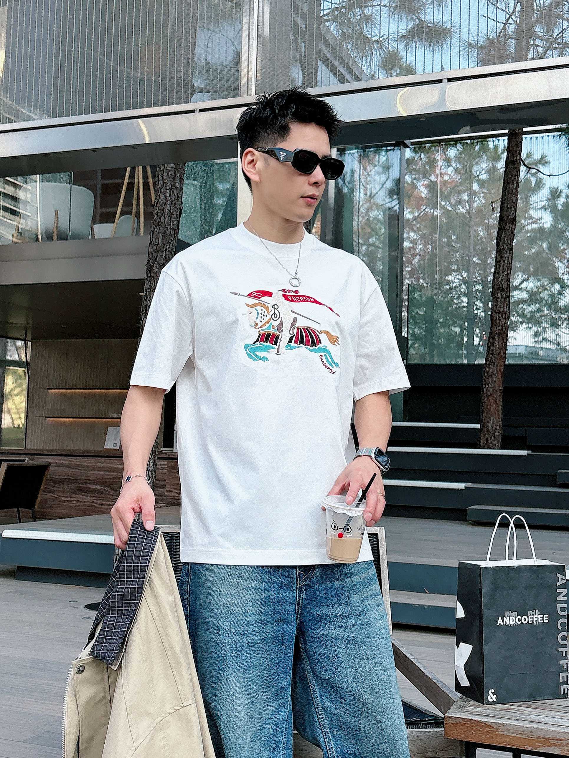 巴宝莉#BUR 2026春夏新款首发专柜最新款短袖圆领T恤 高端订制 设计前卫时尚！品牌logo重工艺设