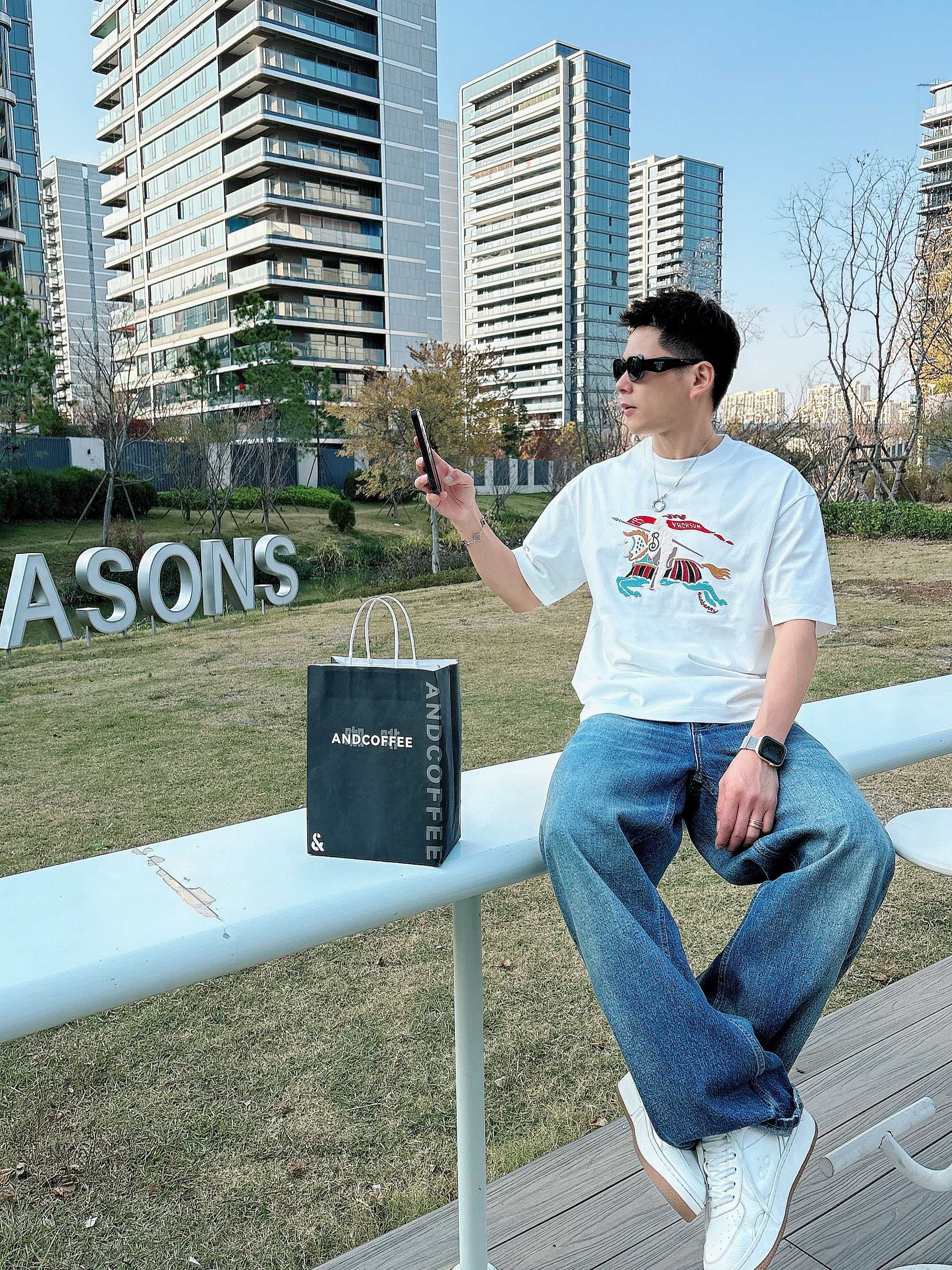 巴宝莉#BUR 2026春夏新款首发专柜最新款短袖圆领T恤 高端订制 设计前卫时尚！品牌logo重工艺设