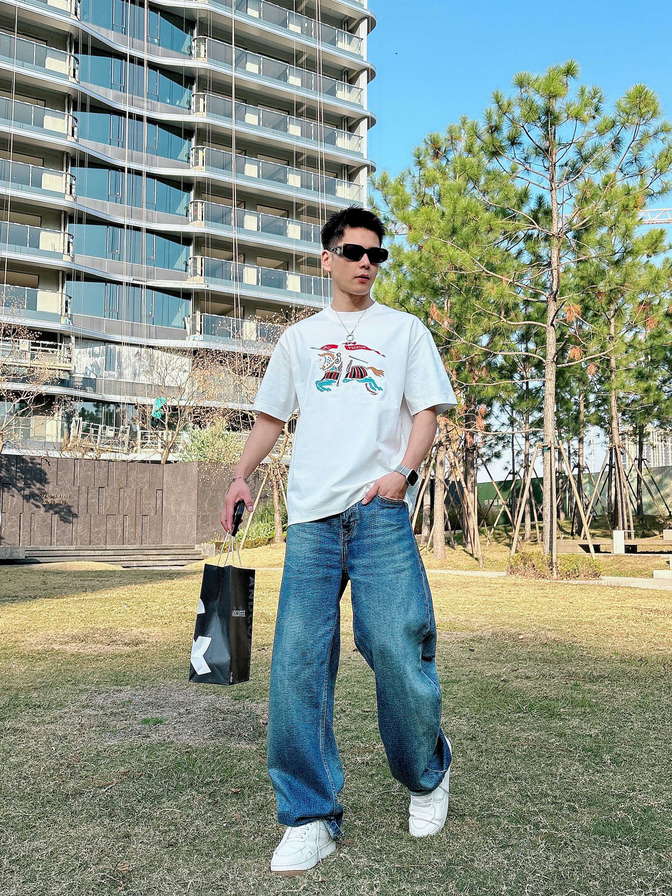 巴宝莉#BUR 2026春夏新款首发专柜最新款短袖圆领T恤 高端订制 设计前卫时尚！品牌logo重工艺设