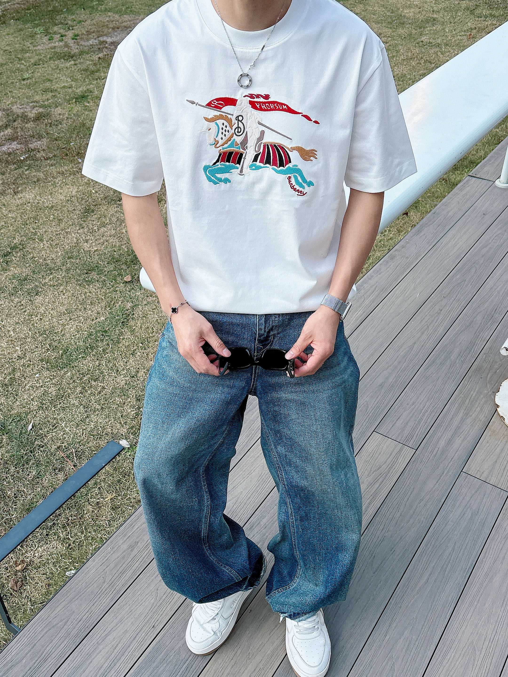 巴宝莉#BUR 2026春夏新款首发专柜最新款短袖圆领T恤 高端订制 设计前卫时尚！品牌logo重工艺设