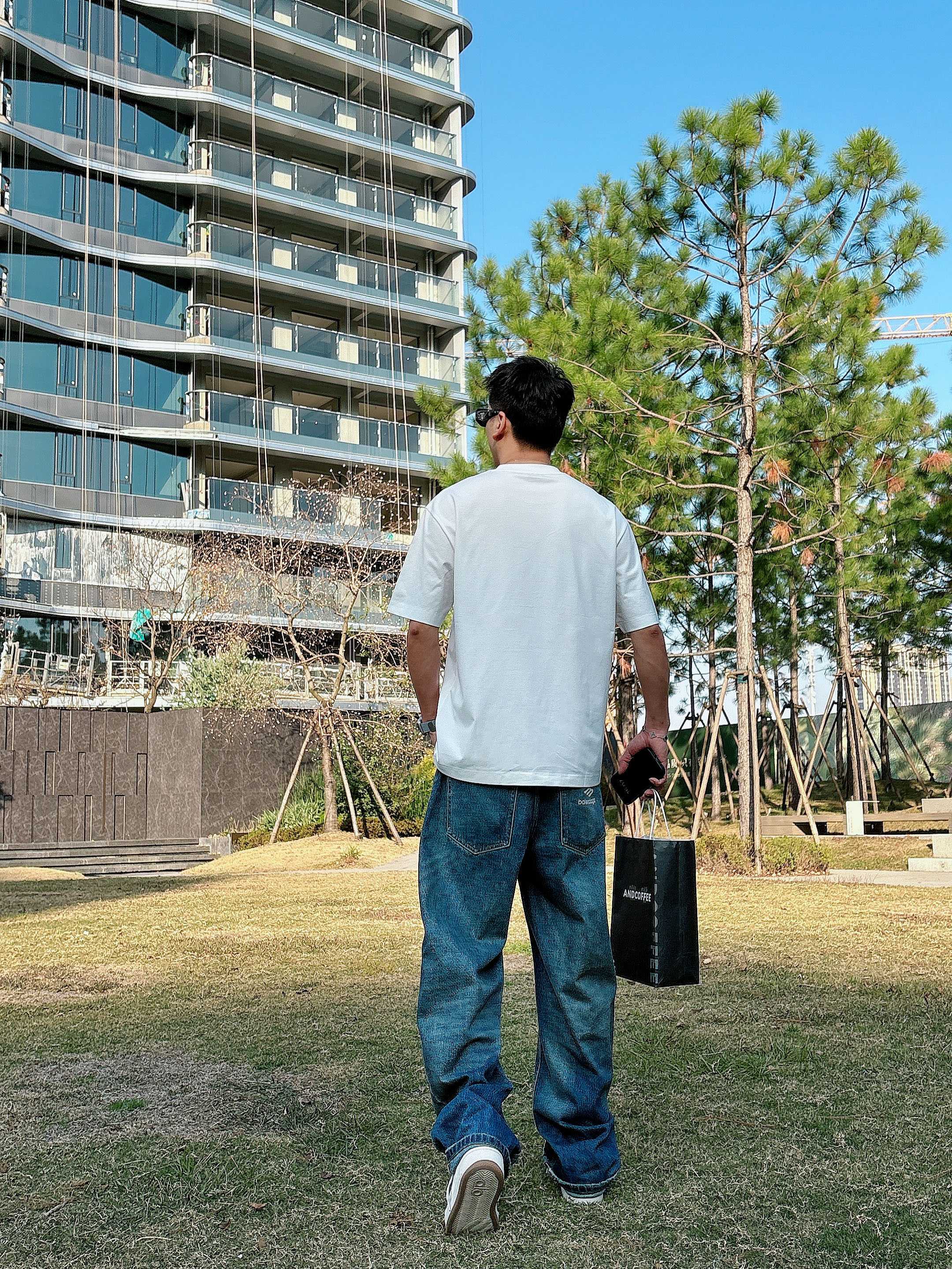 巴宝莉#BUR 2026春夏新款首发专柜最新款短袖圆领T恤 高端订制 设计前卫时尚！品牌logo重工艺设