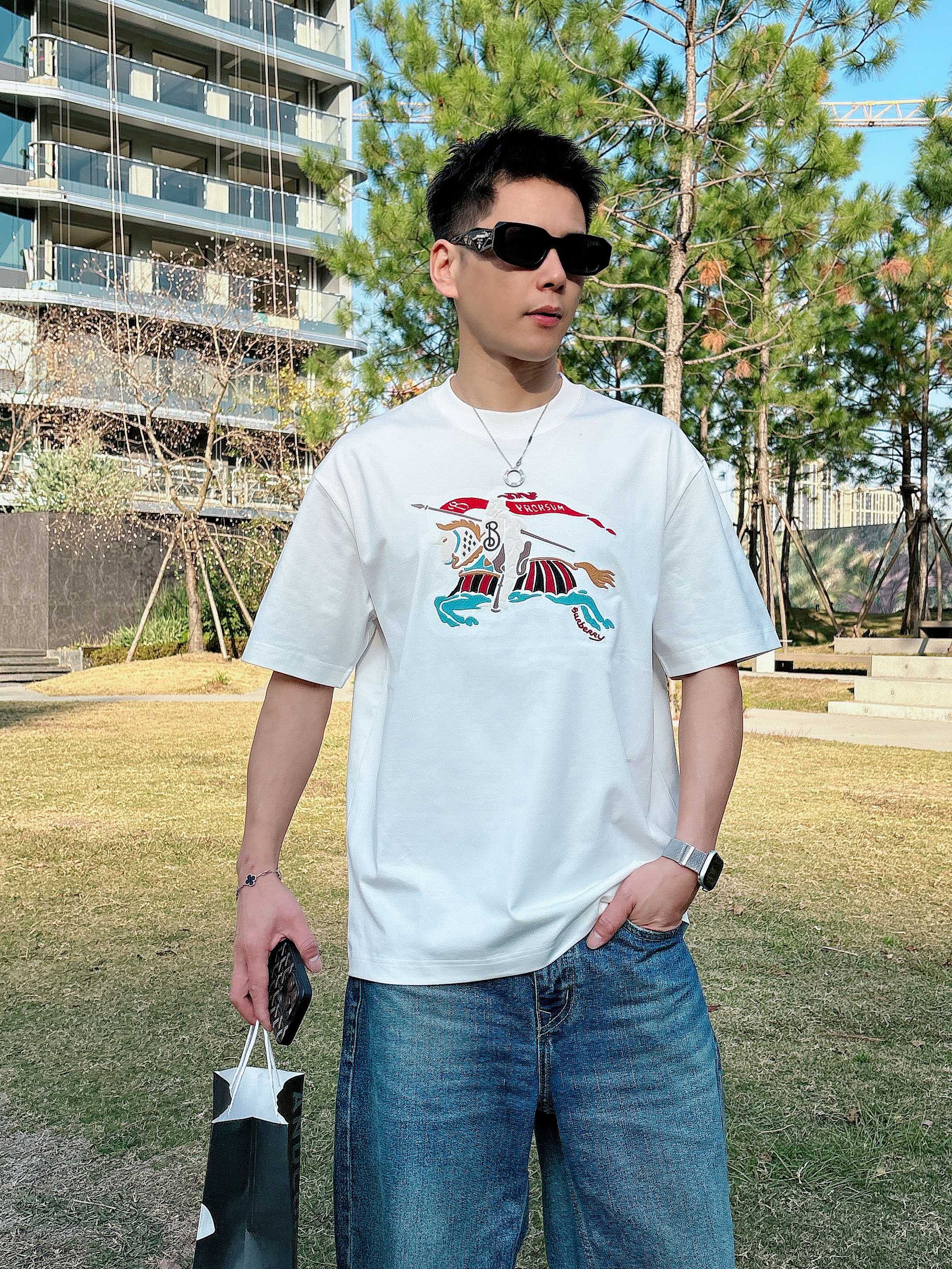 巴宝莉#BUR 2026春夏新款首发专柜最新款短袖圆领T恤 高端订制 设计前卫时尚！品牌logo重工艺设