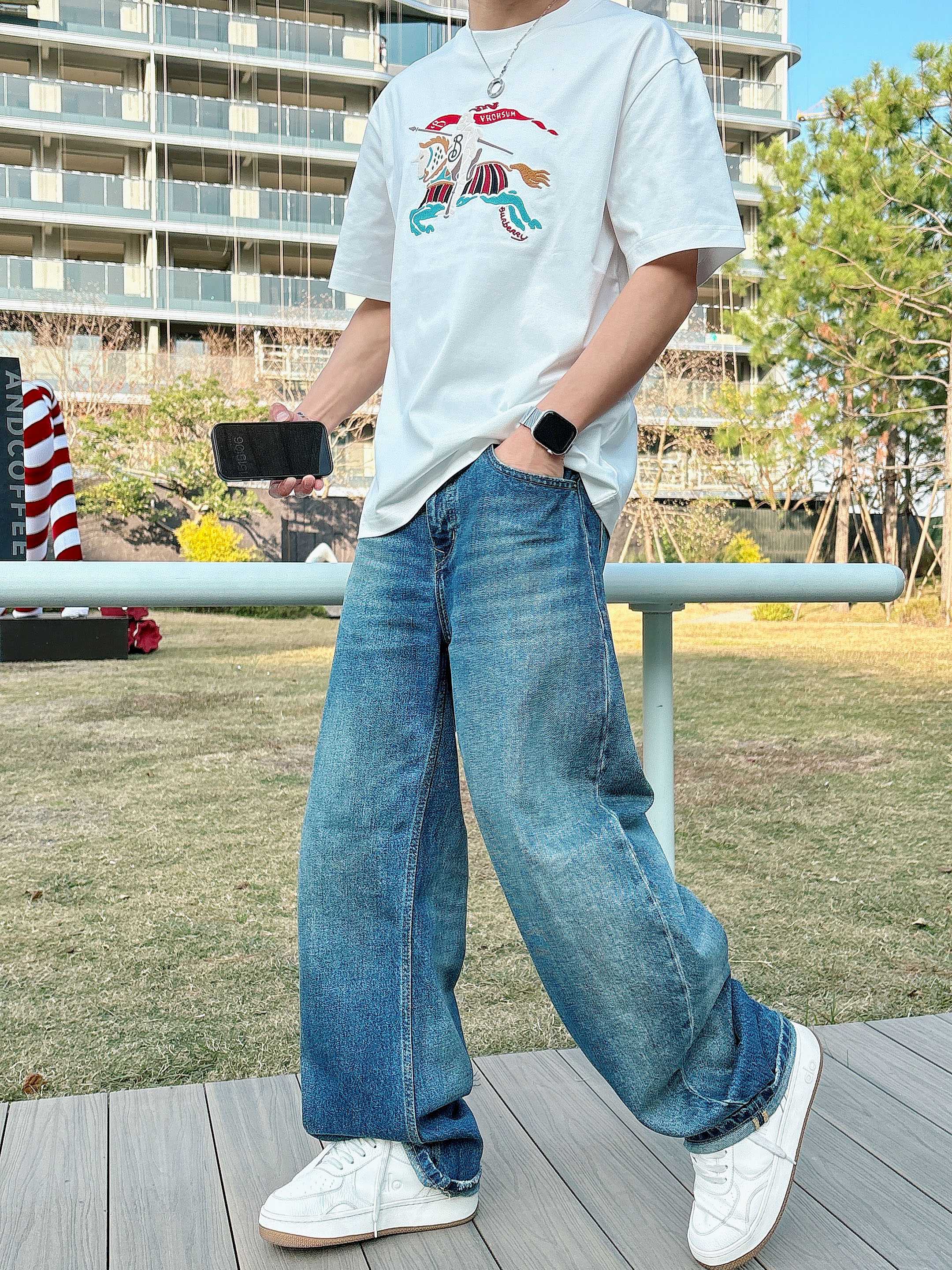 巴宝莉#BUR 2026春夏新款首发专柜最新款短袖圆领T恤 高端订制 设计前卫时尚！品牌logo重工艺设