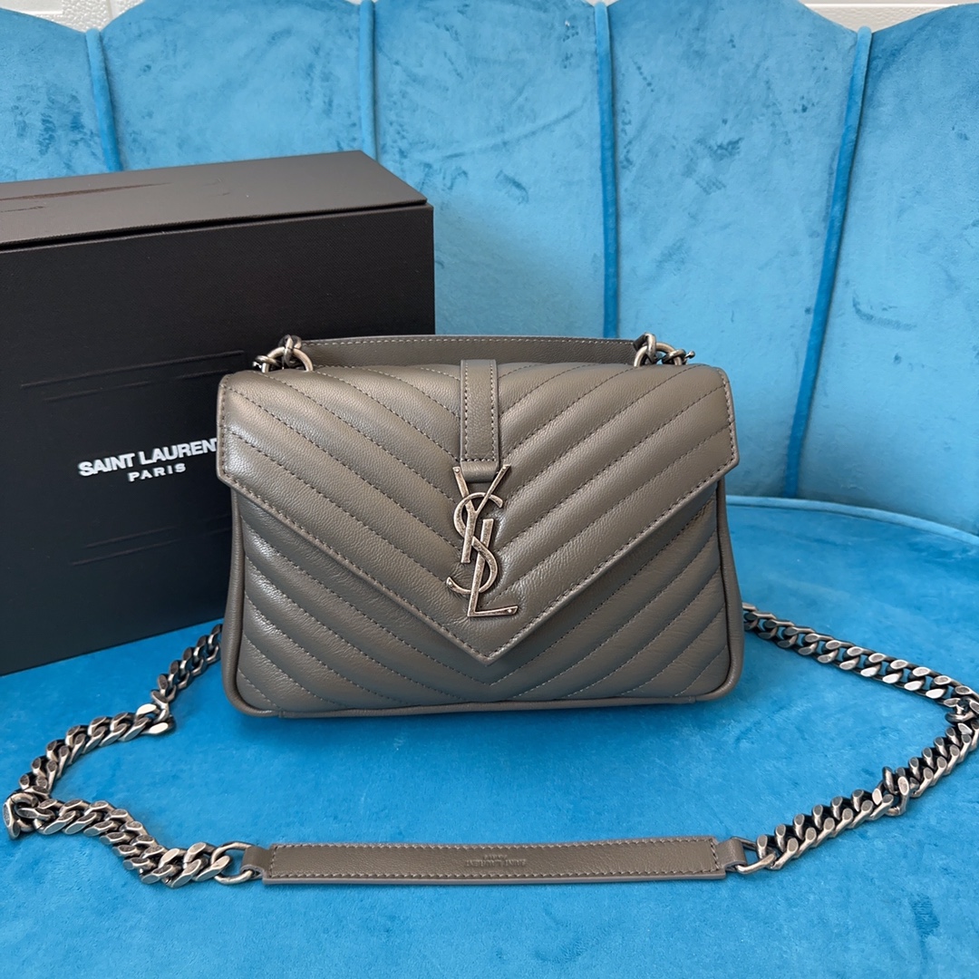 🆕 🆕 🍒 🍒 🍒 🍒 s sac à main classique Saint Laurent, à l’aide de la chaîne métallique, de bandoulière de détachement en cuir et de boucle de logo connectée. Numéro d’article 428056, 392737 Taille 24,0 17,0 6,5 cm100% Mouton de mouton Lorque magnétique Frotté Silver Tone